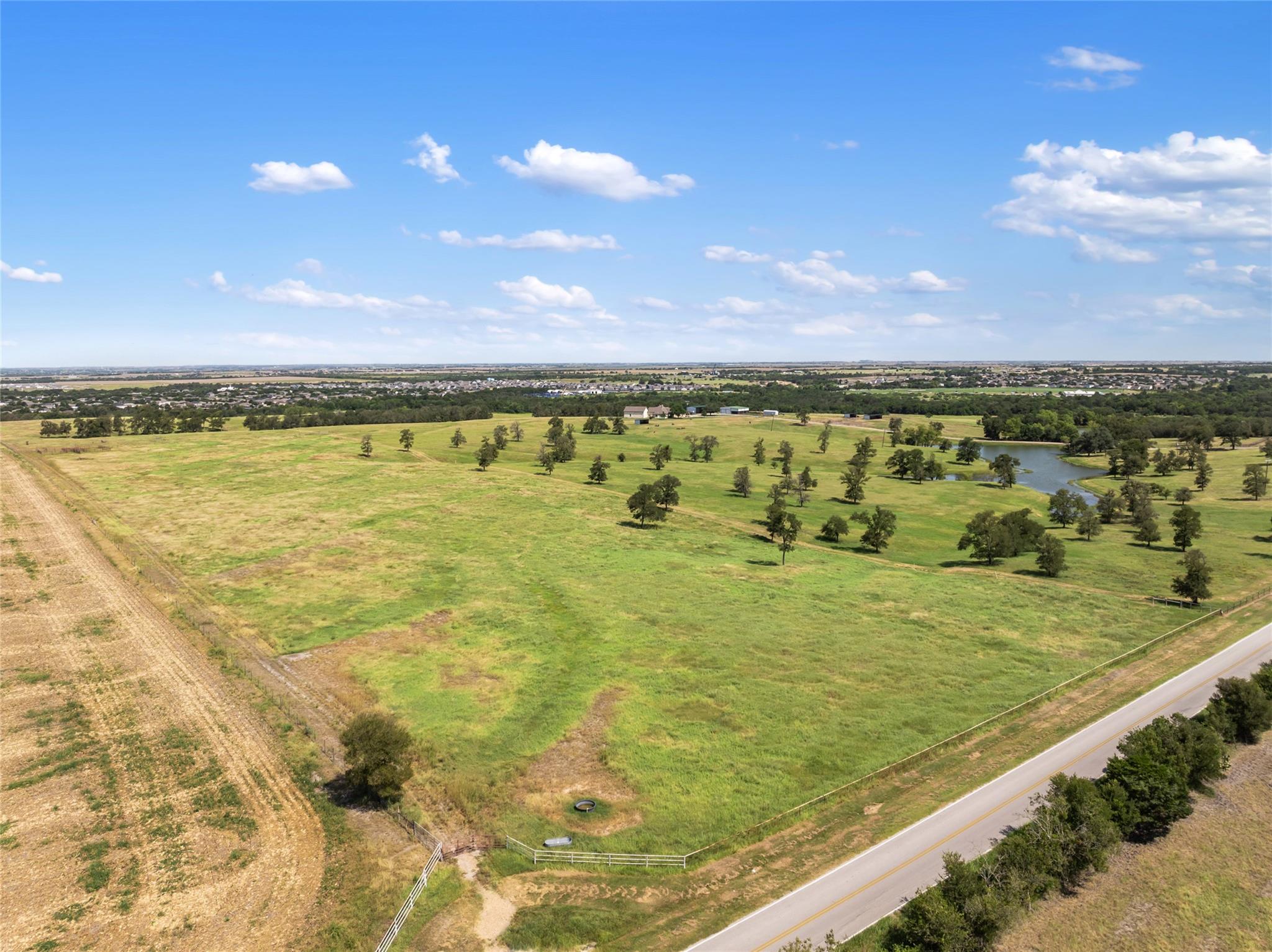 12500 County Line Rd Property Photo 4