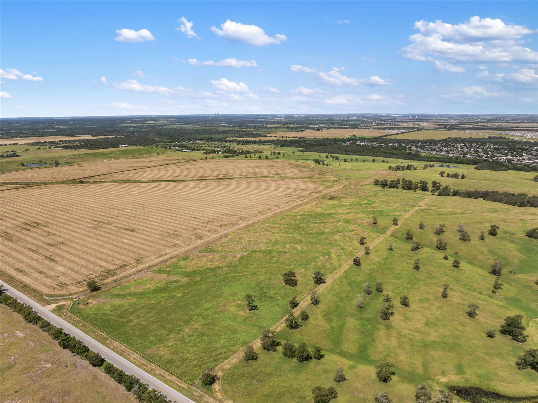 12500 County Line Rd Property Photo 5