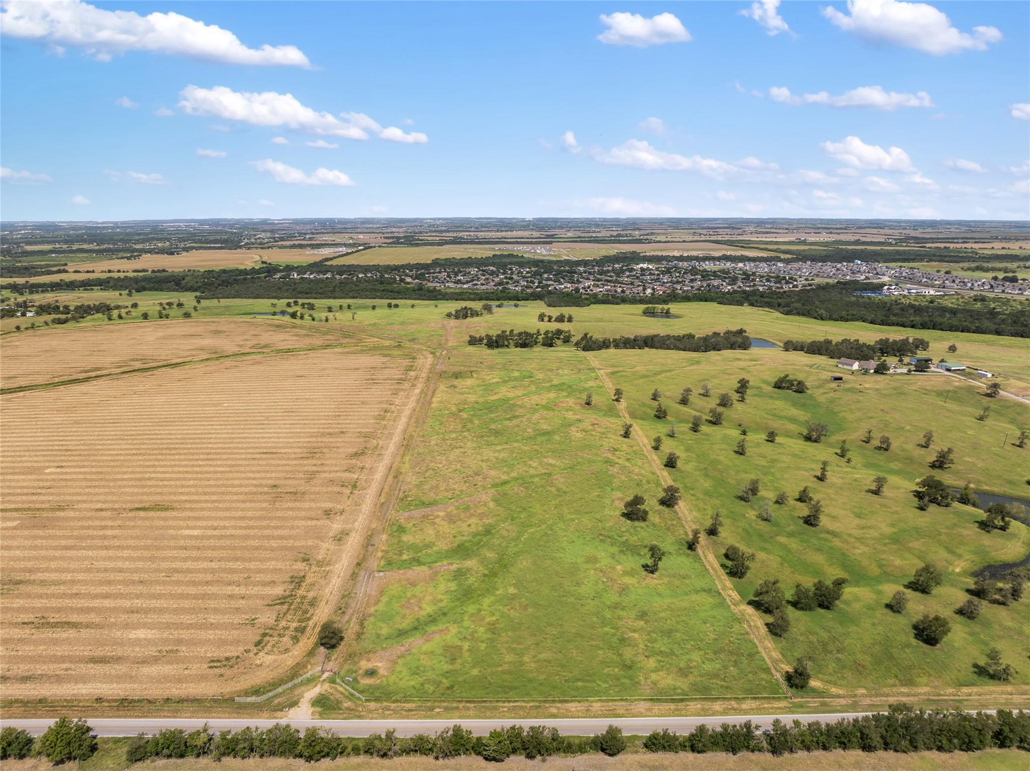 12500 County Line Rd Property Photo 8