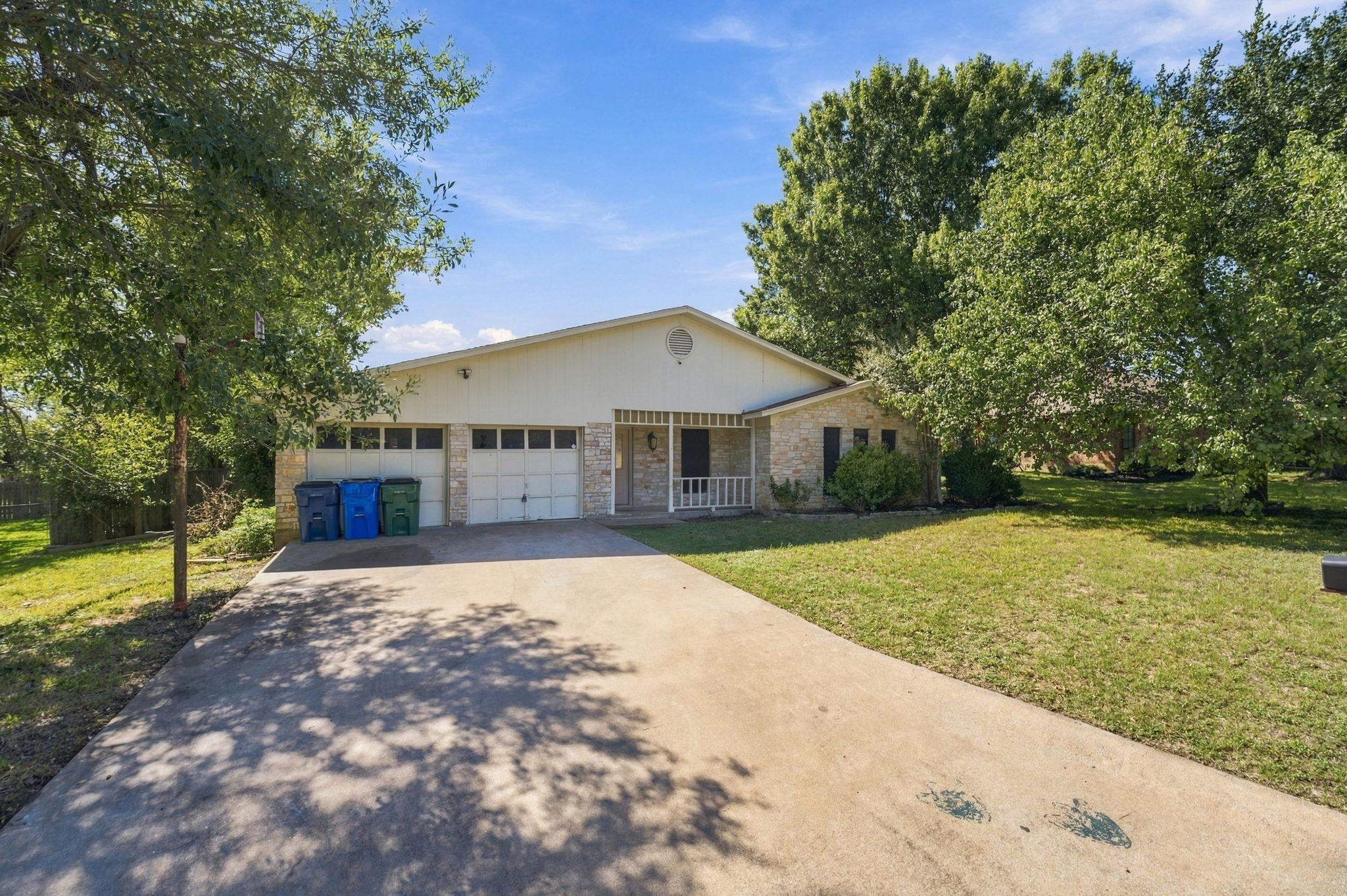 2105 Mildred Dr Property Photo 2