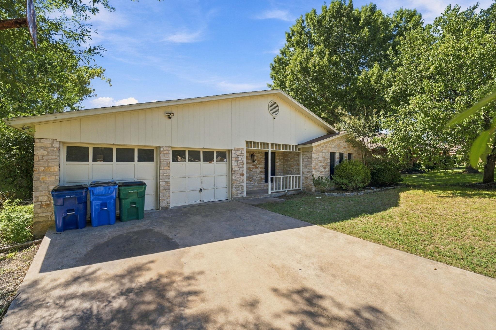 2105 Mildred Dr Property Photo 3