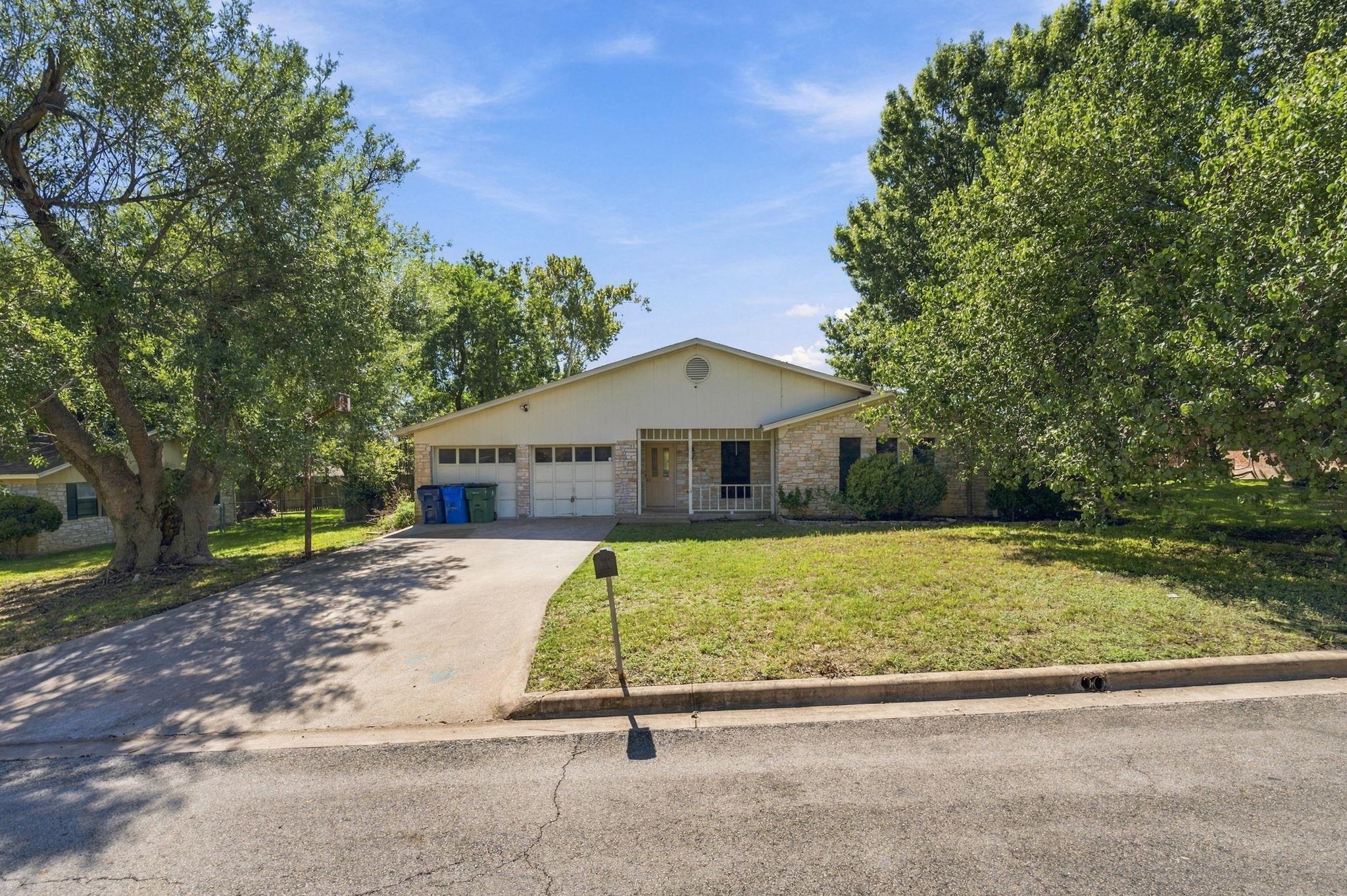 2105 Mildred Dr Property Photo 4