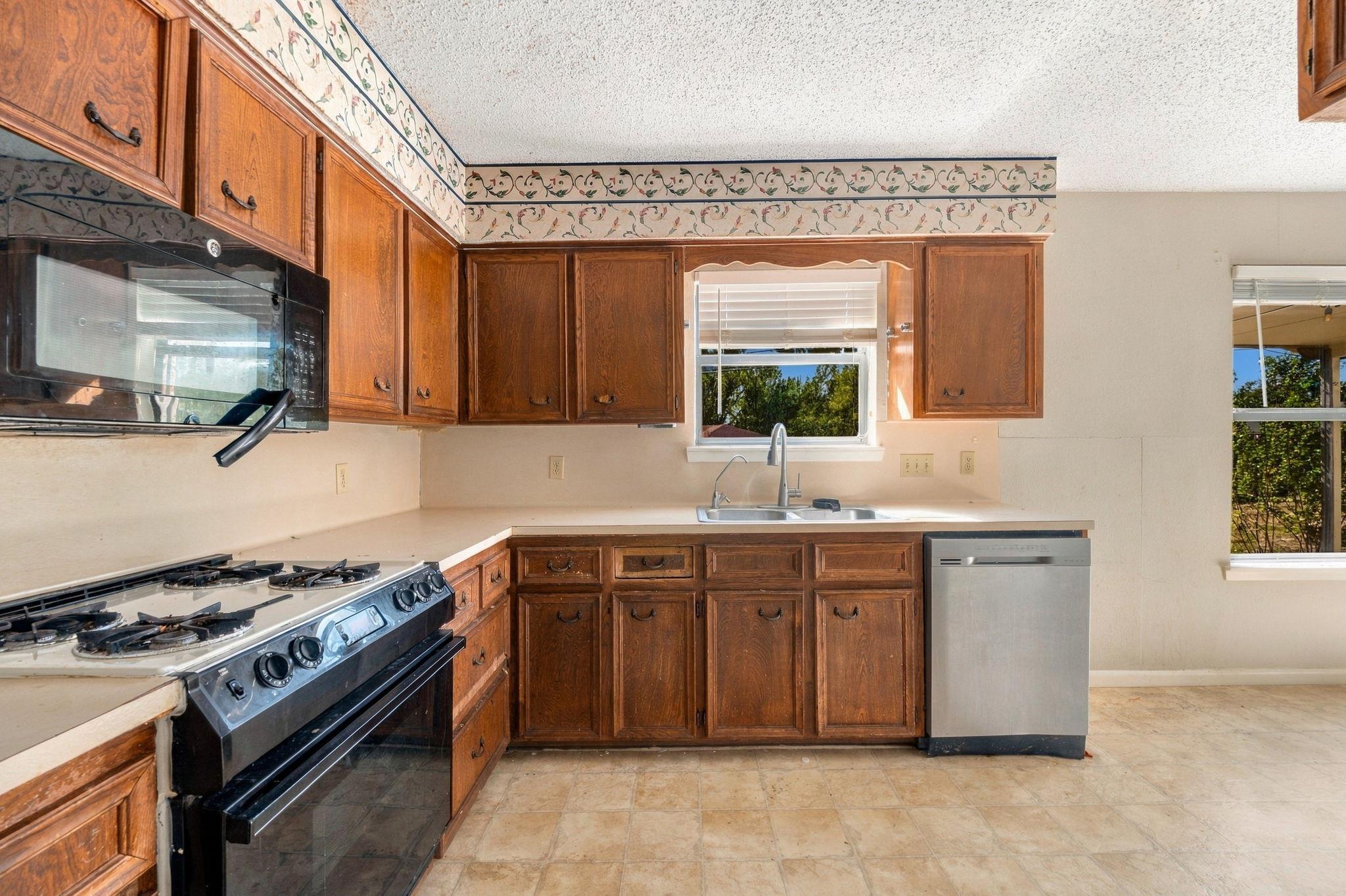 2105 Mildred Dr Property Photo 10