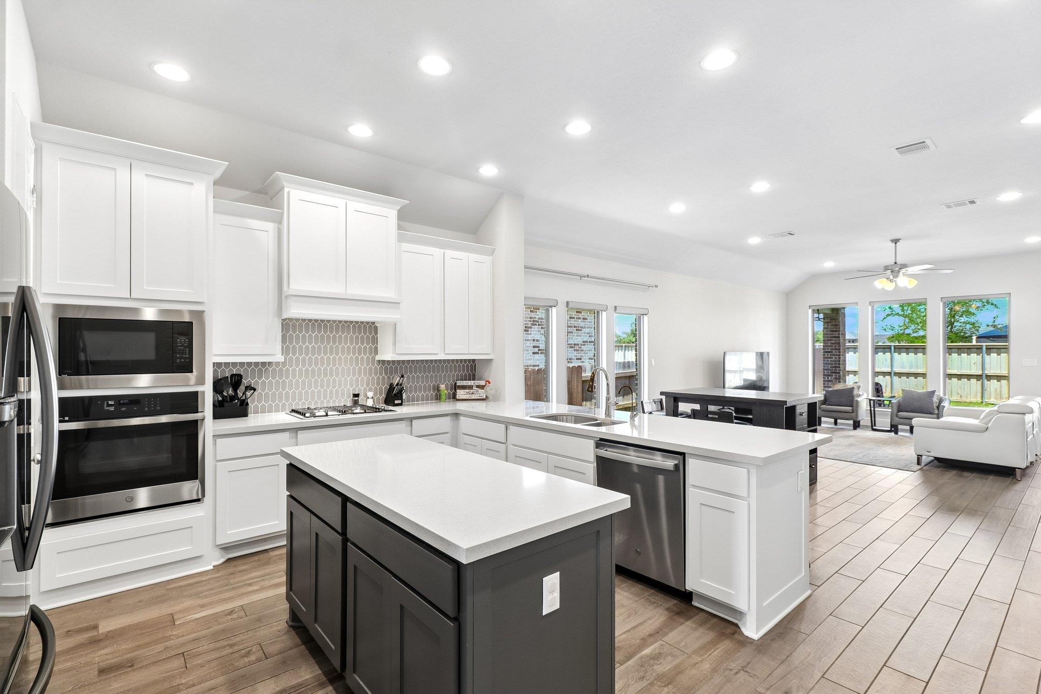 112 Chinaberry Bnd Property Photo 4