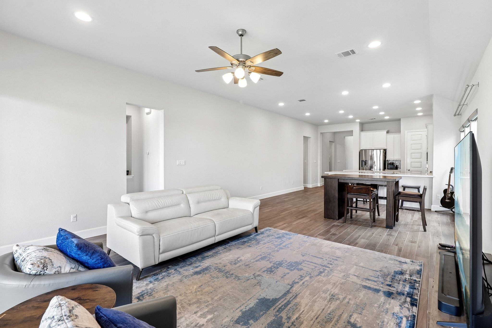 112 Chinaberry Bnd Property Photo 10