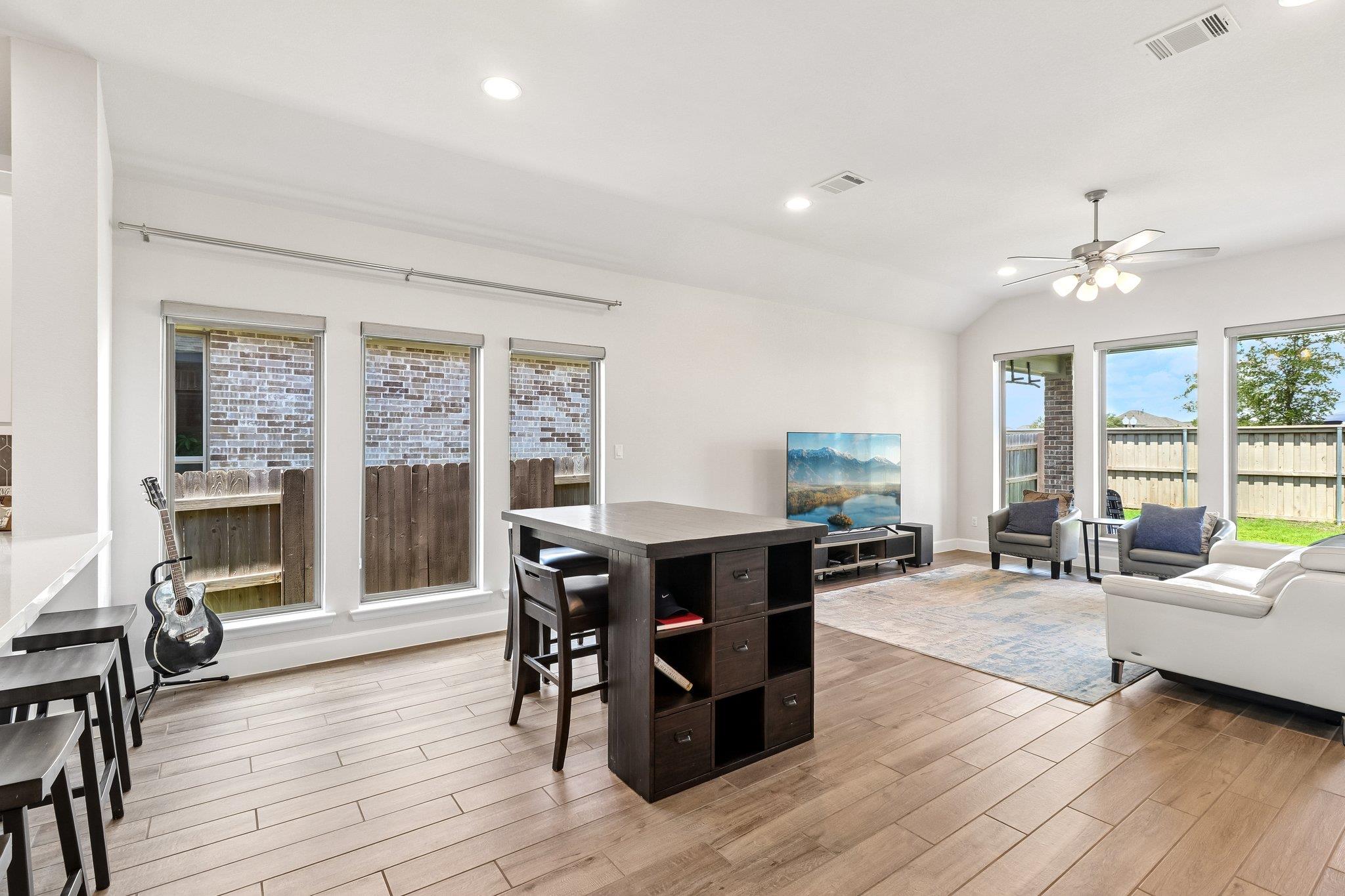 112 Chinaberry Bnd Property Photo 16