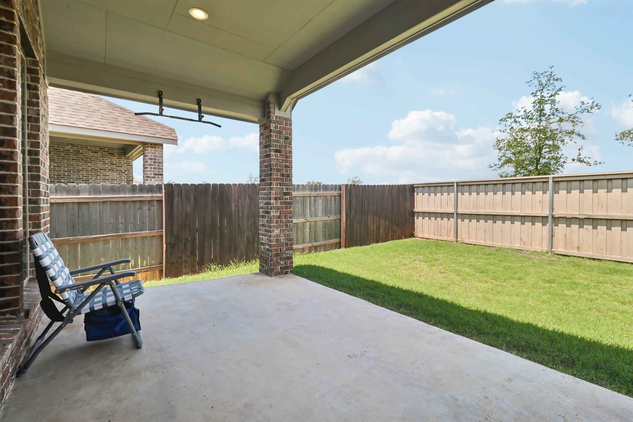 112 Chinaberry Bnd Property Photo 34
