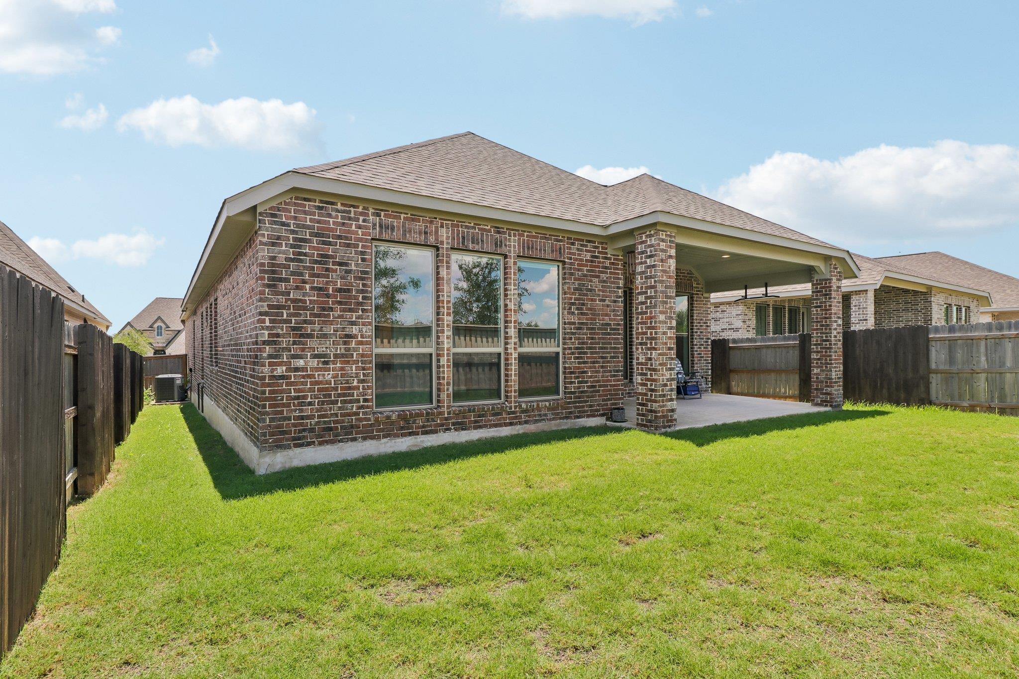 112 Chinaberry Bnd Property Photo 37