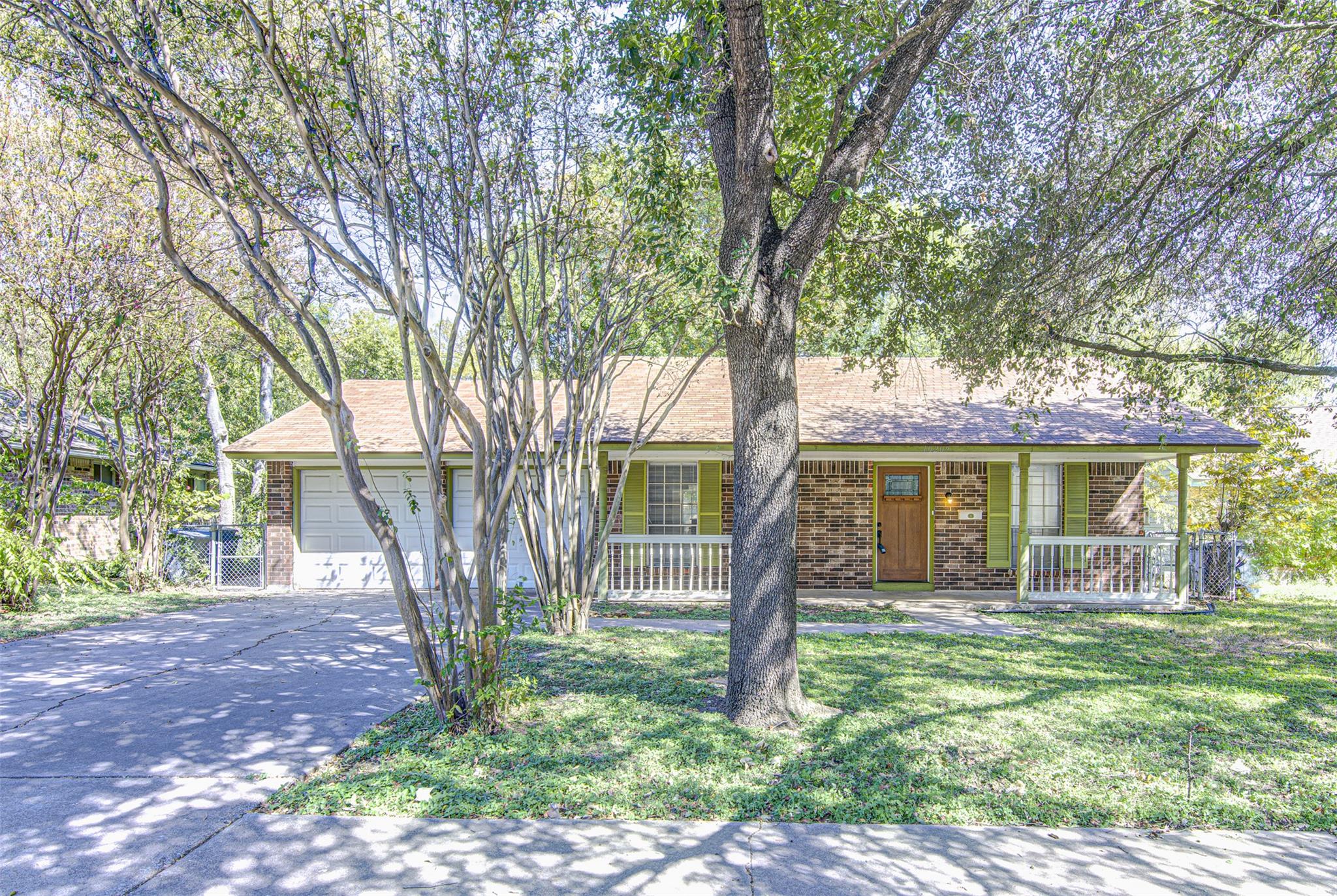 10209 Oak Hollow Dr Property Photo 1