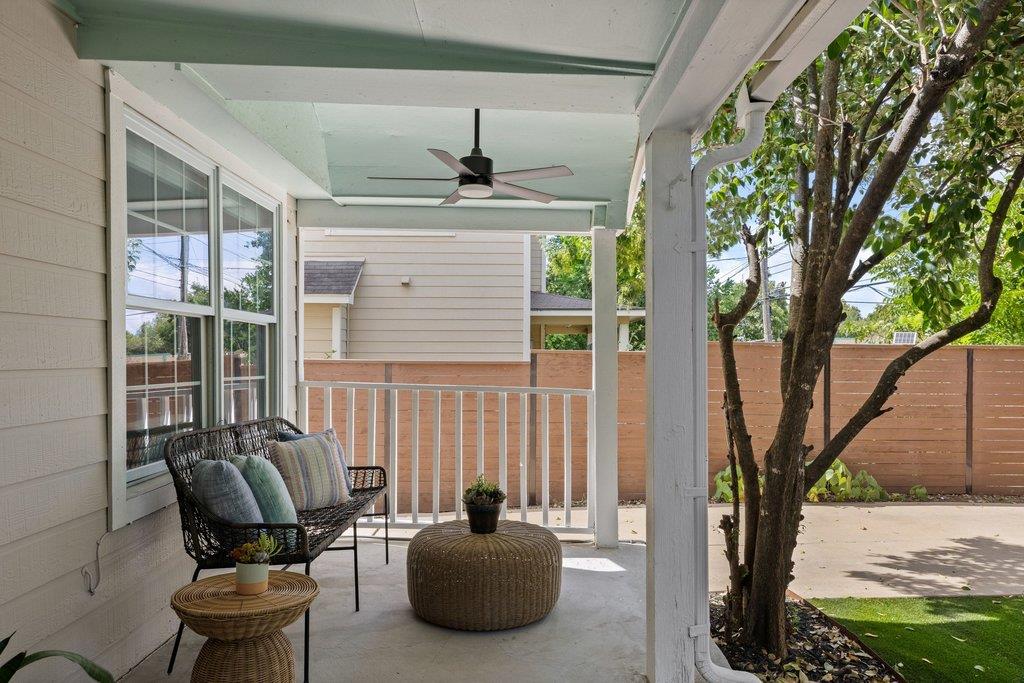 1709 Chicon St Property Photo 4