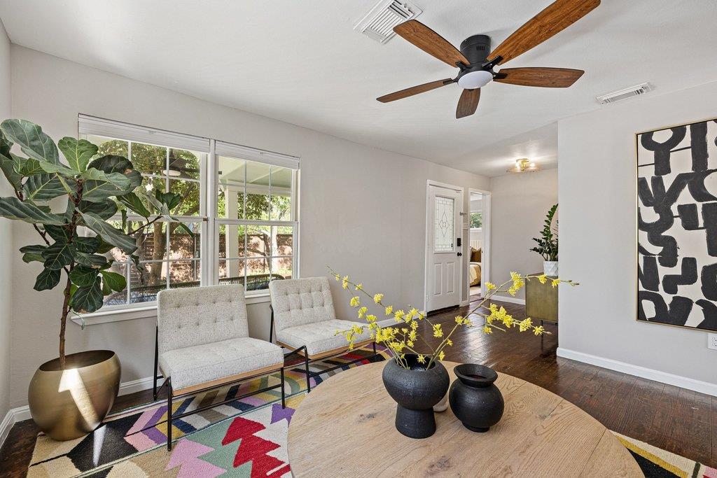 1709 Chicon St Property Photo 8
