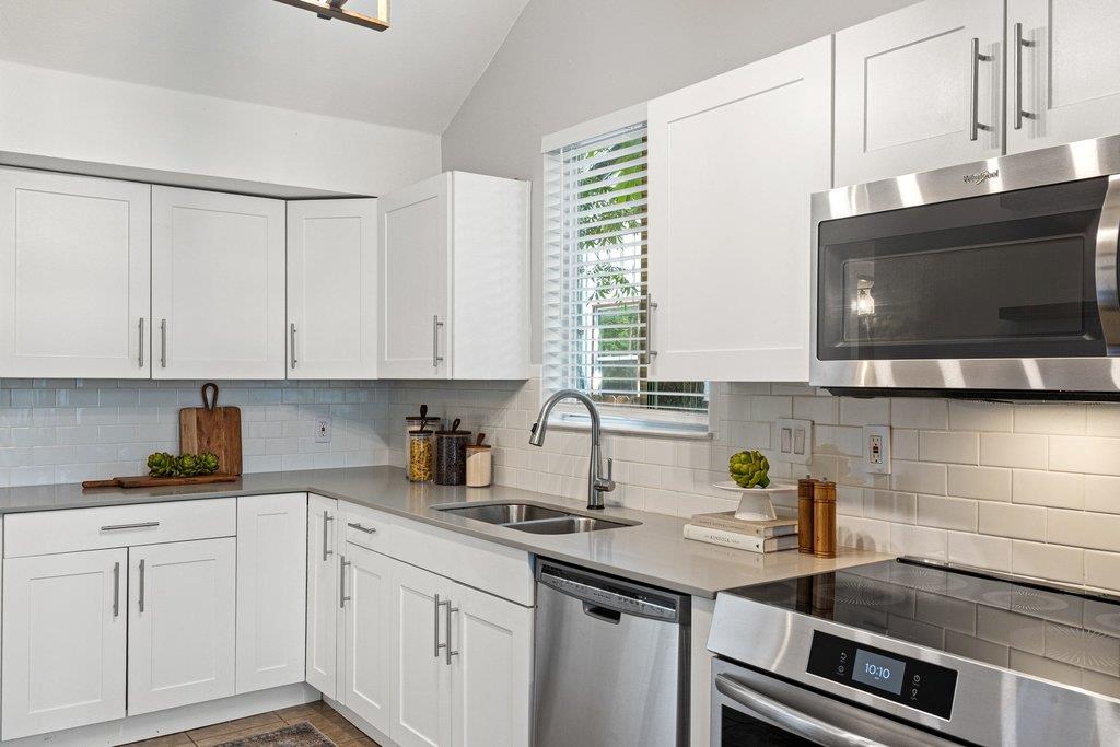 1709 Chicon St Property Photo 16
