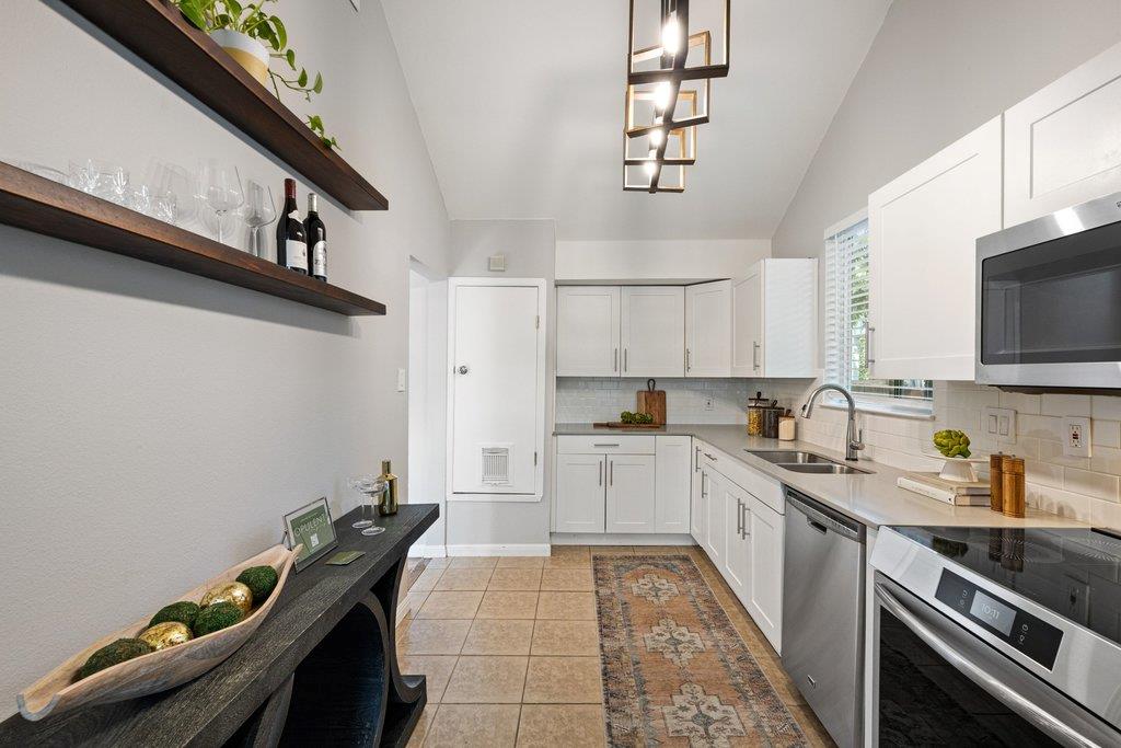 1709 Chicon St Property Photo 17