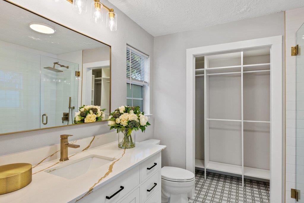 1709 Chicon St Property Photo 25