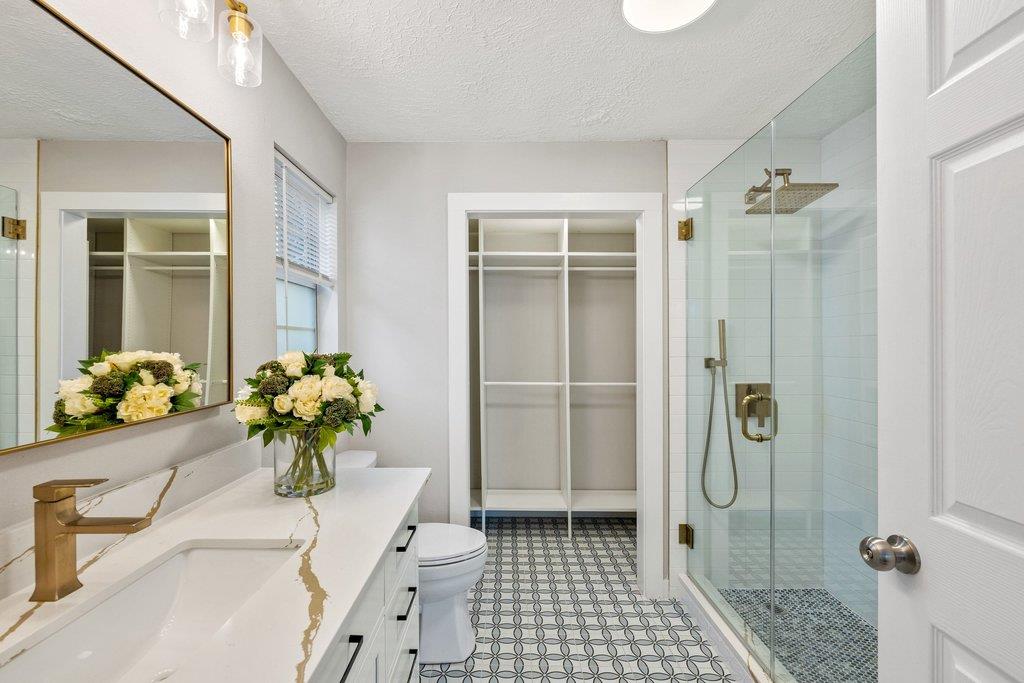 1709 Chicon St Property Photo 26
