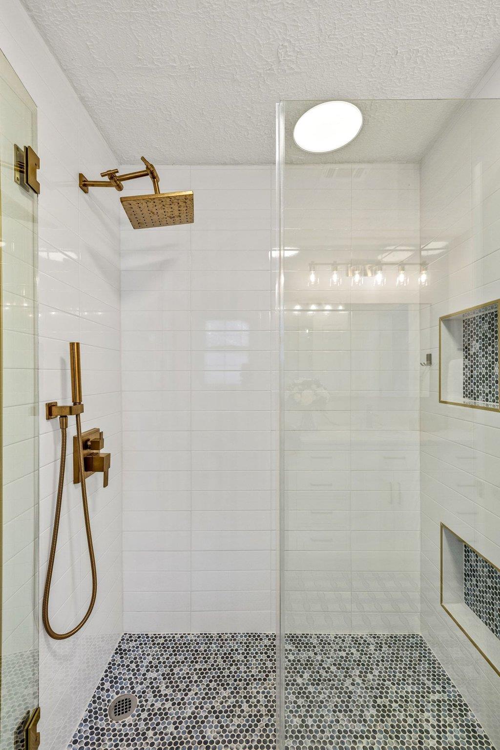 1709 Chicon St Property Photo 27