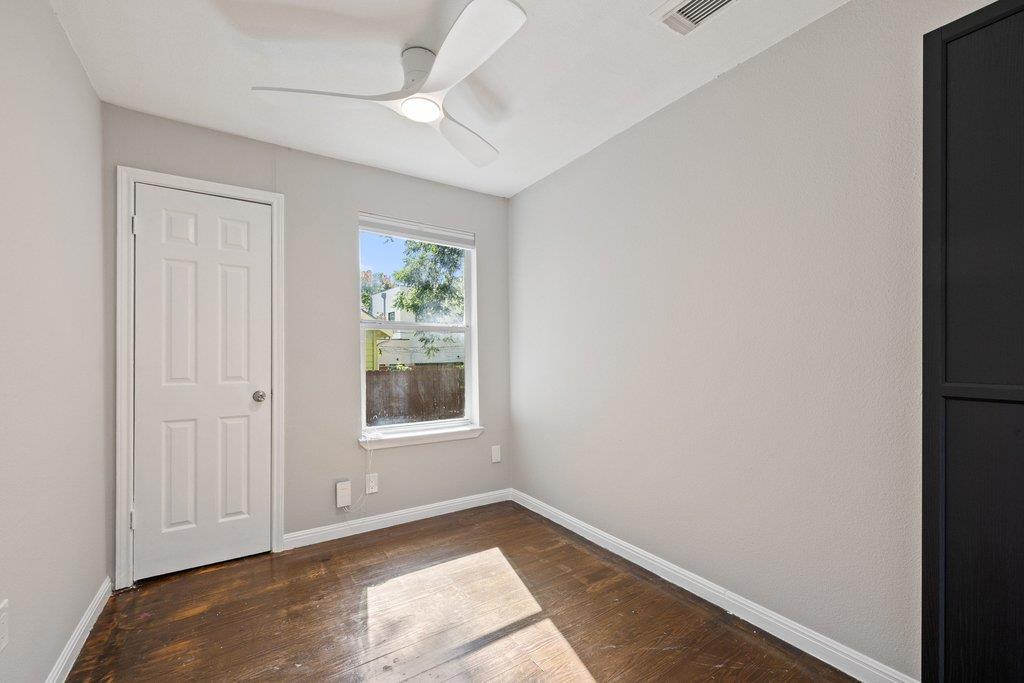 1709 Chicon St Property Photo 33