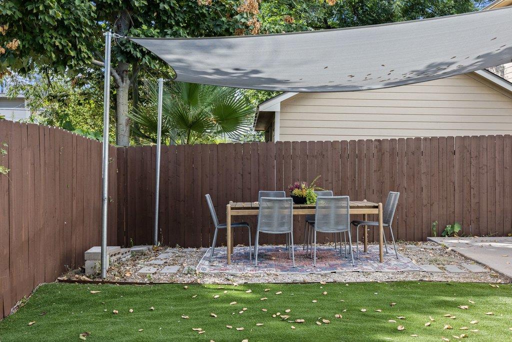 1709 Chicon St Property Photo 37