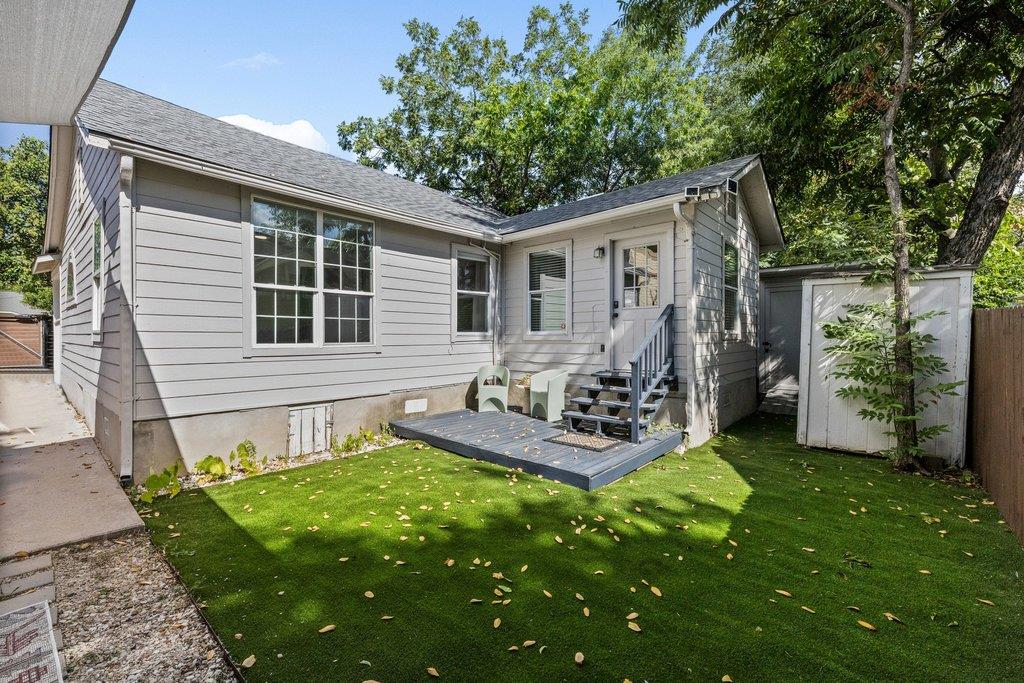1709 Chicon St Property Photo 38