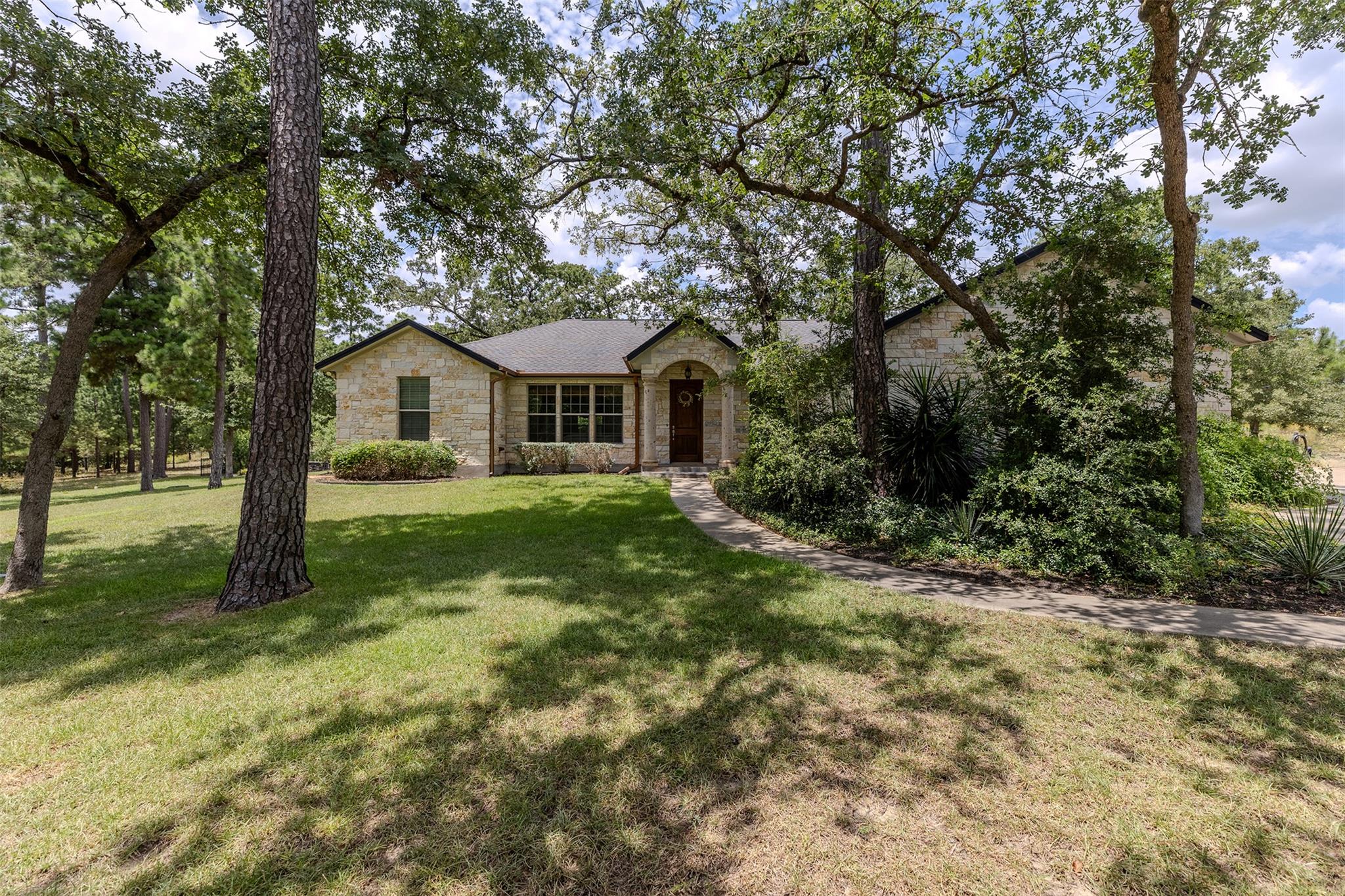176 Cassel Way Property Photo