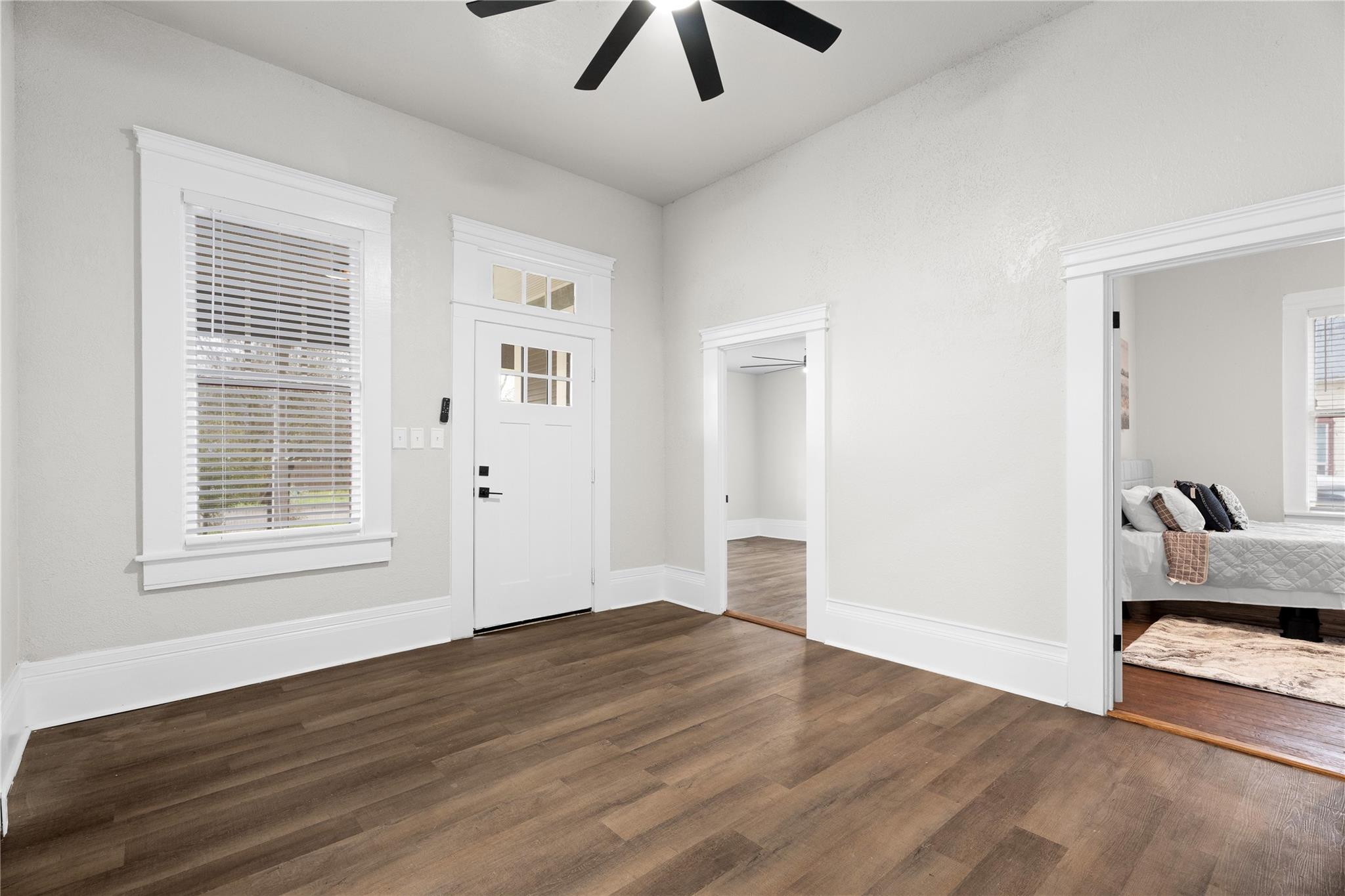 711 Bois Darc St Property Photo 6