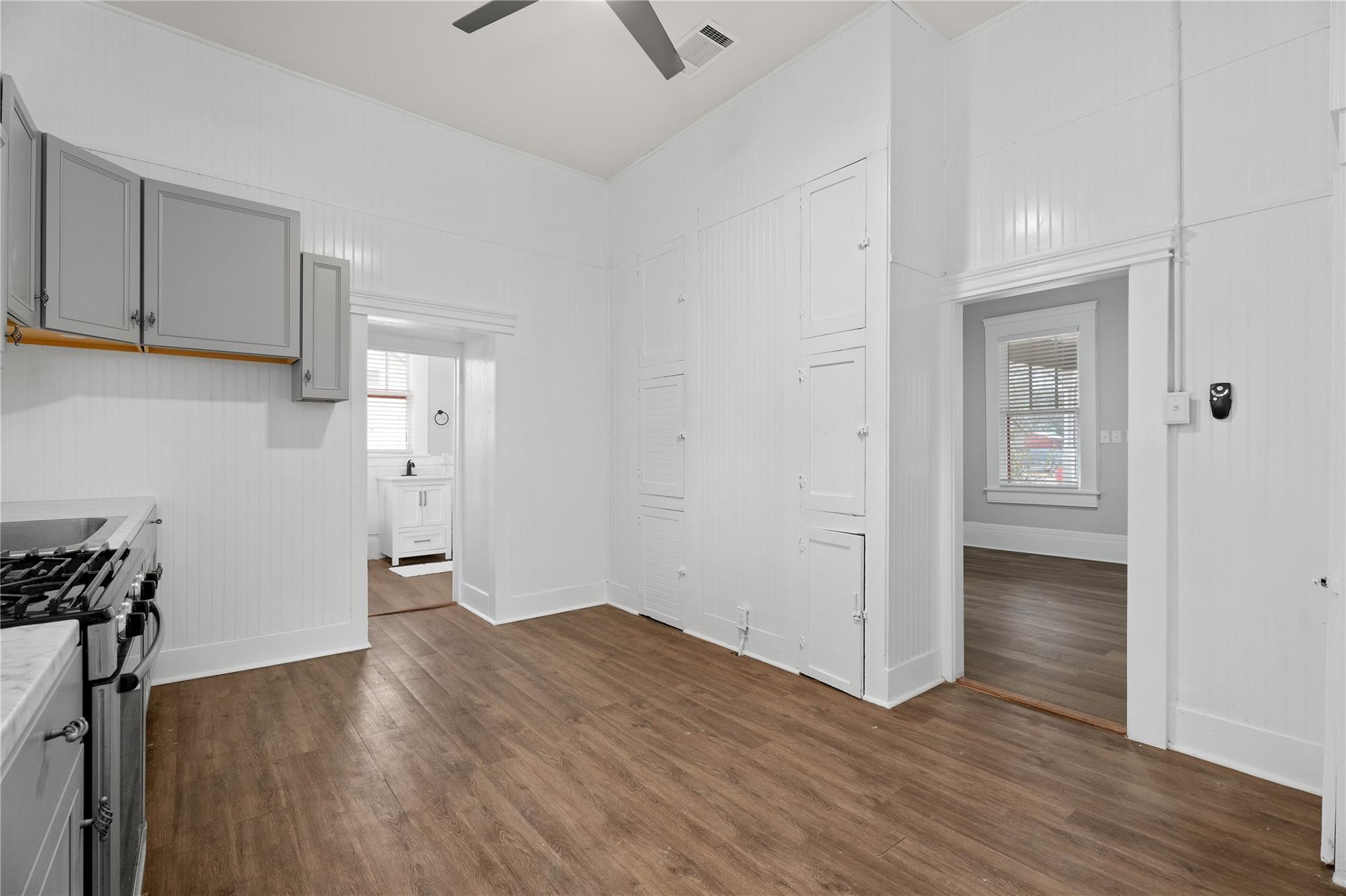 711 Bois Darc St Property Photo 11
