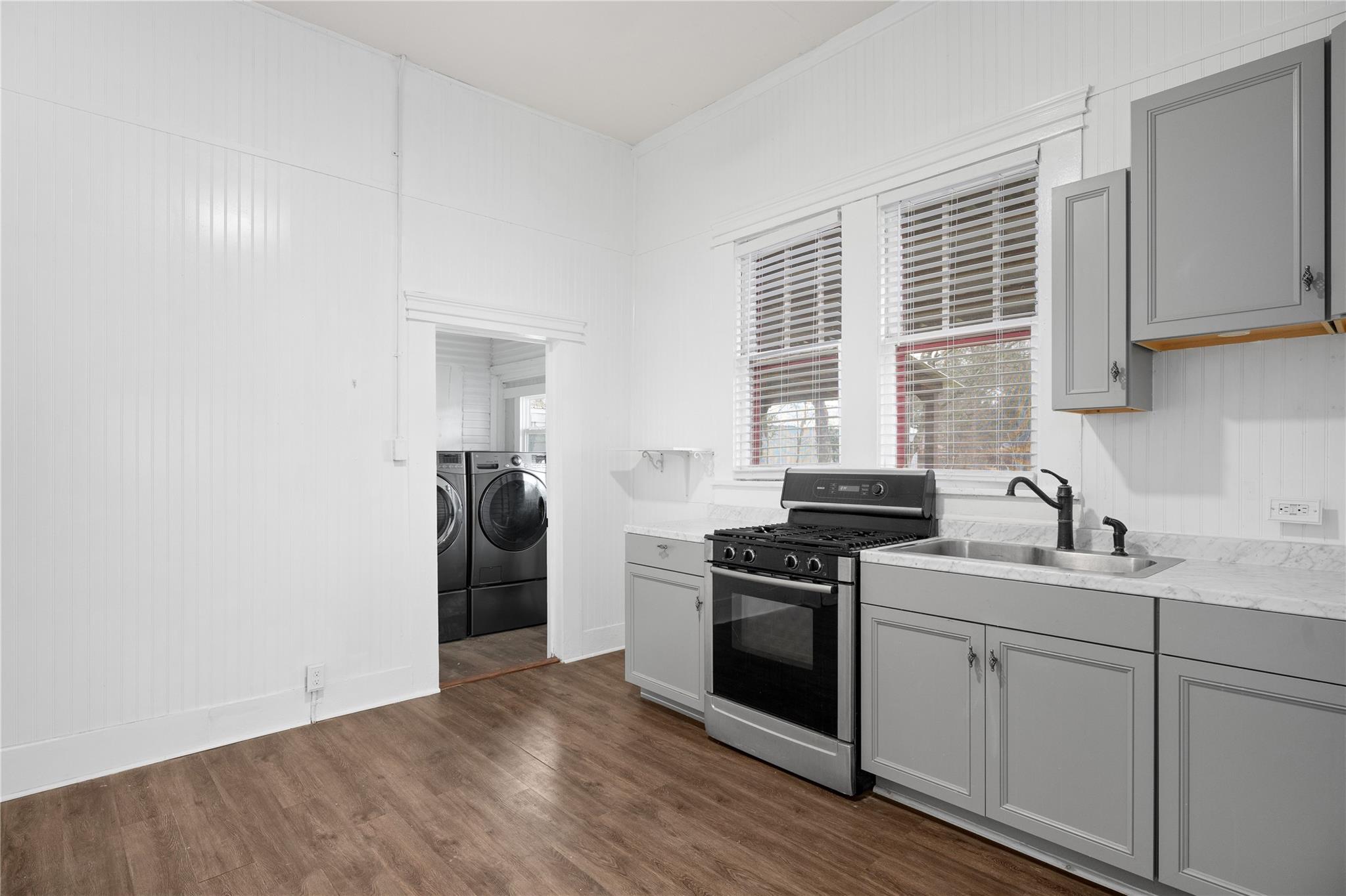 711 Bois Darc St Property Photo 13