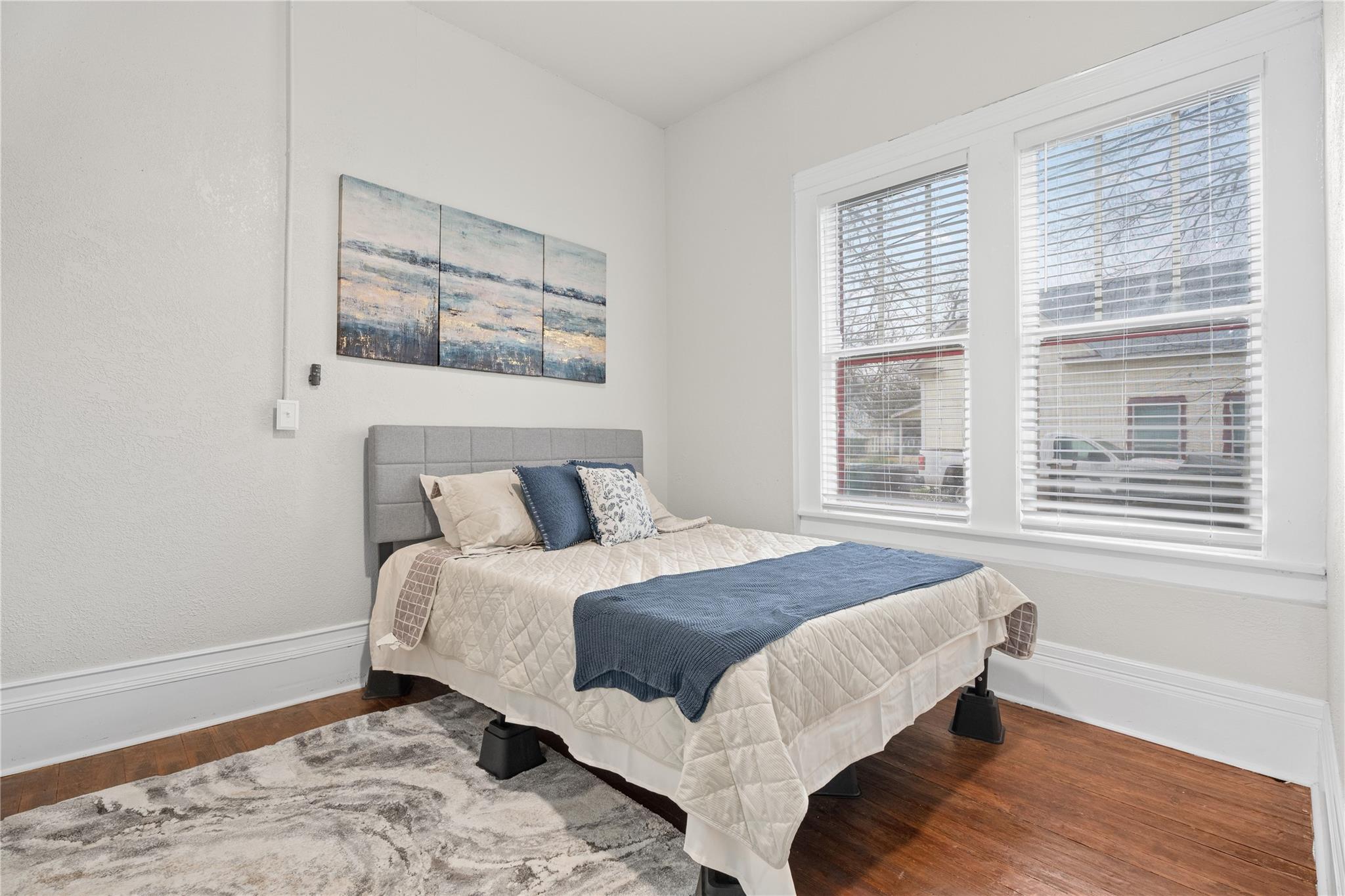 711 Bois Darc St Property Photo 15
