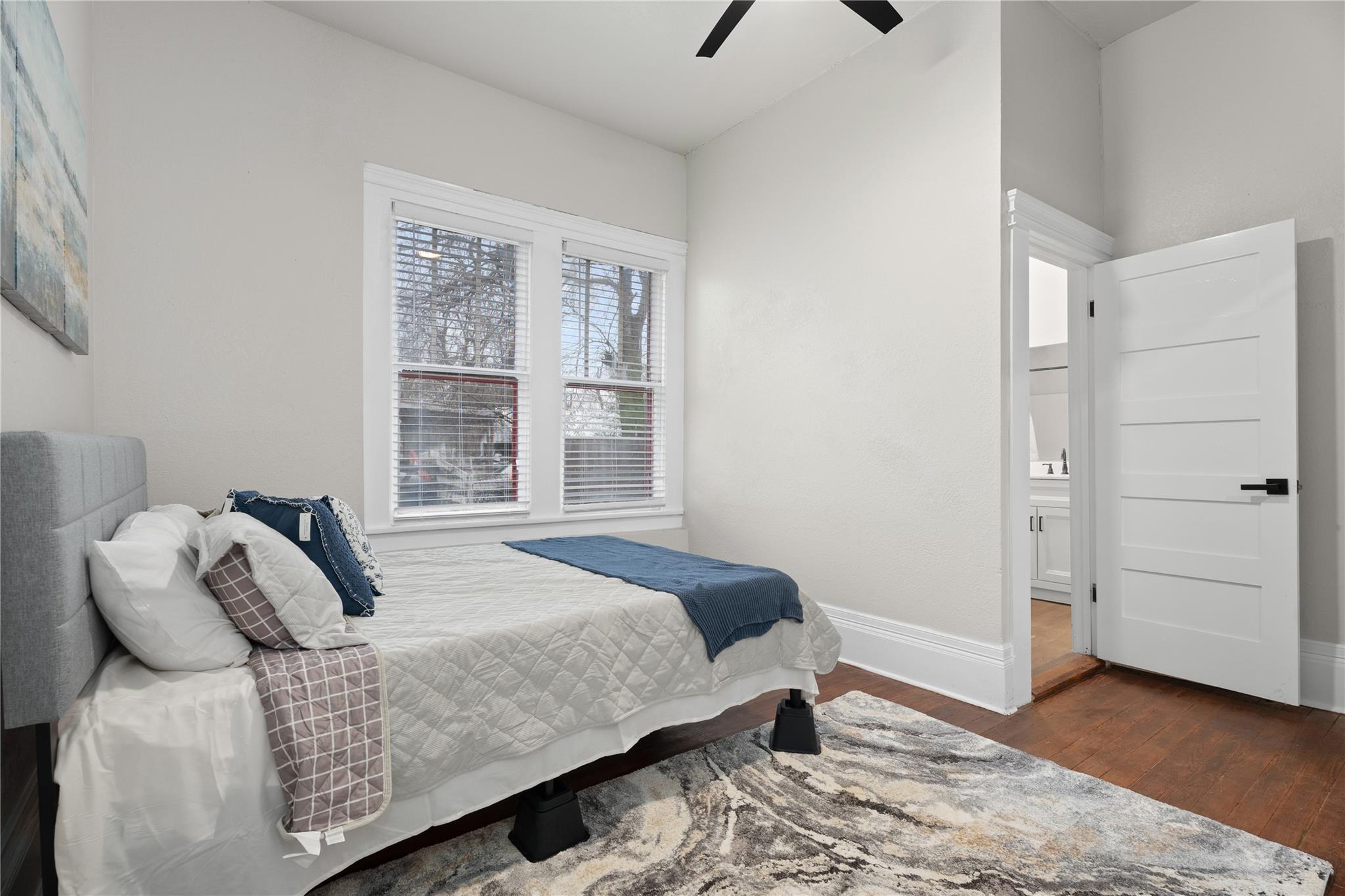 711 Bois Darc St Property Photo 16