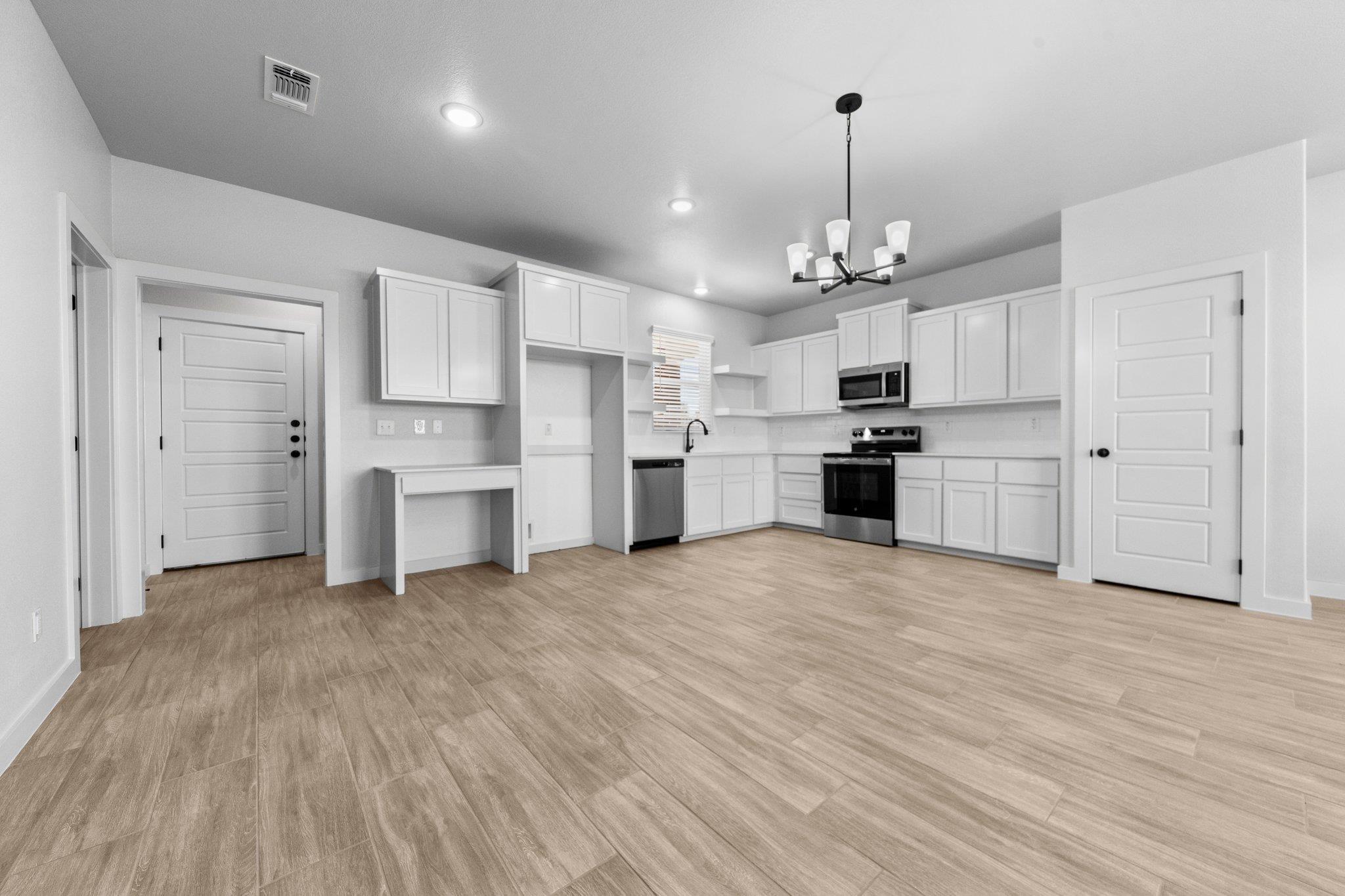 4627 Kings Crossing Blvd Property Photo 1