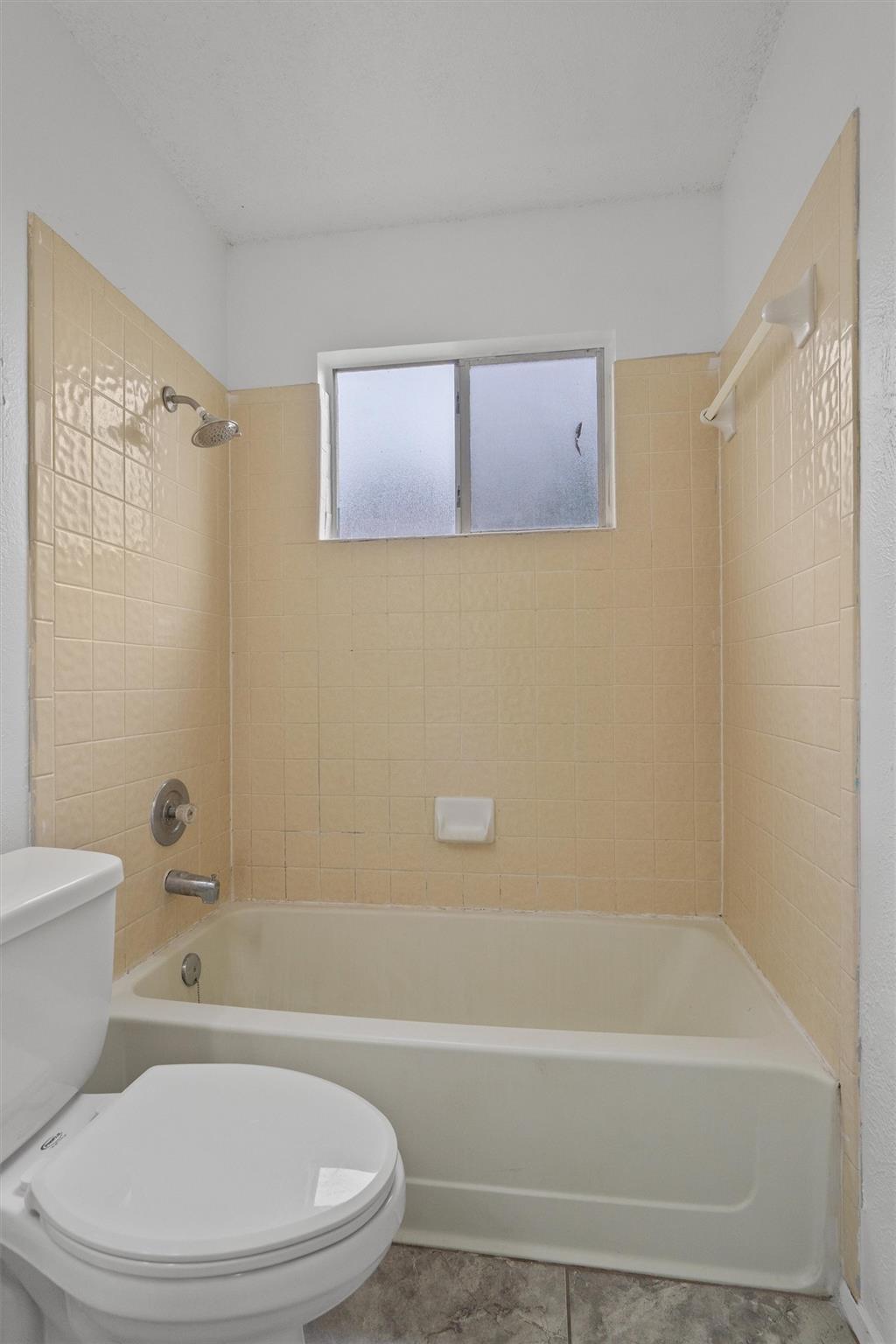 701 Riverwood Dr Property Photo 28