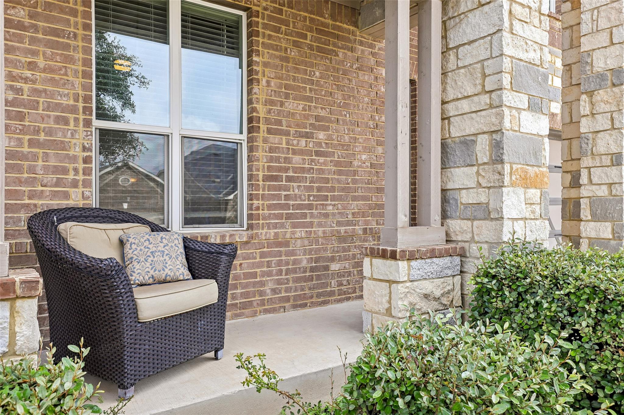 1908557 Property Photo 3