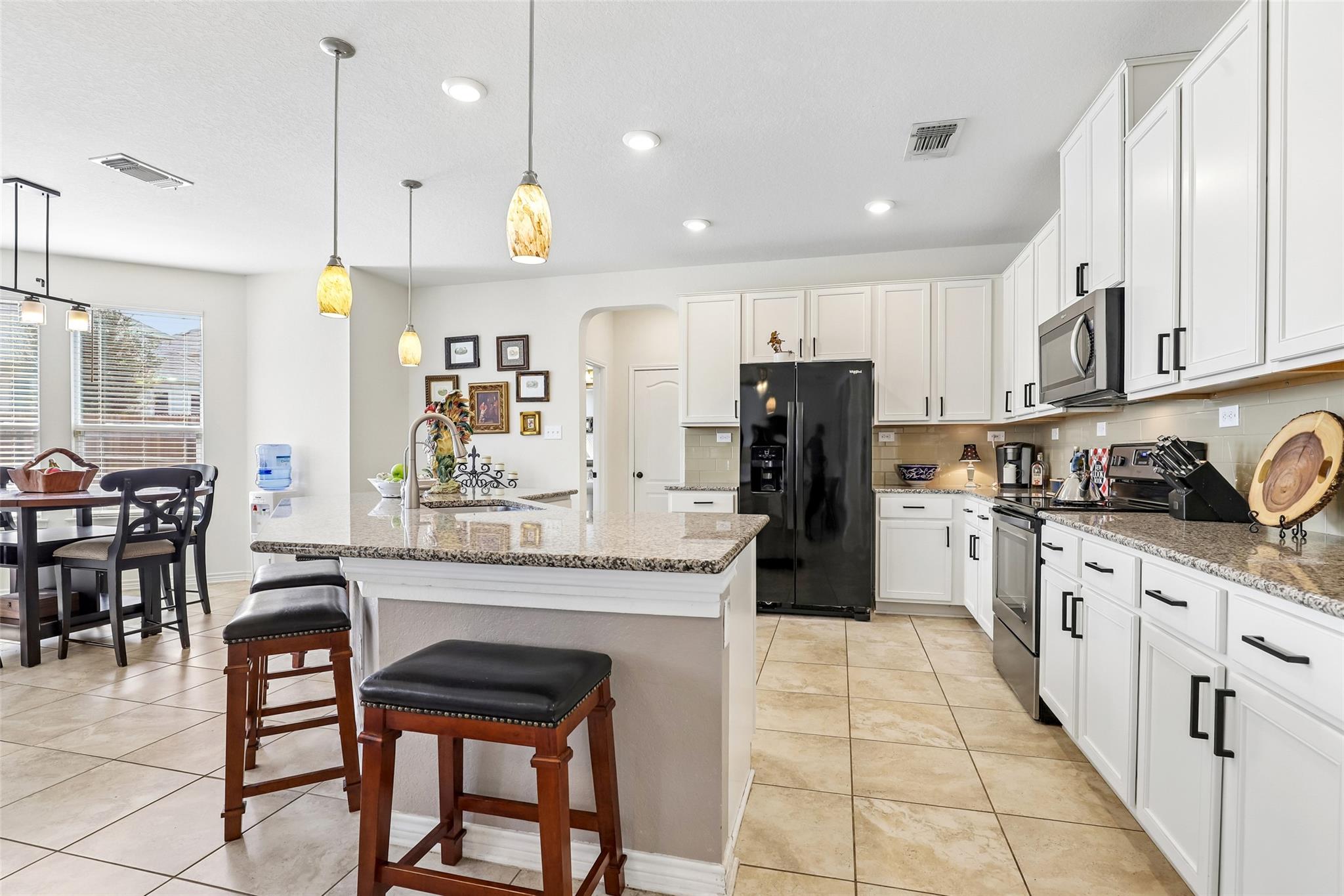 1908557 Property Photo 11