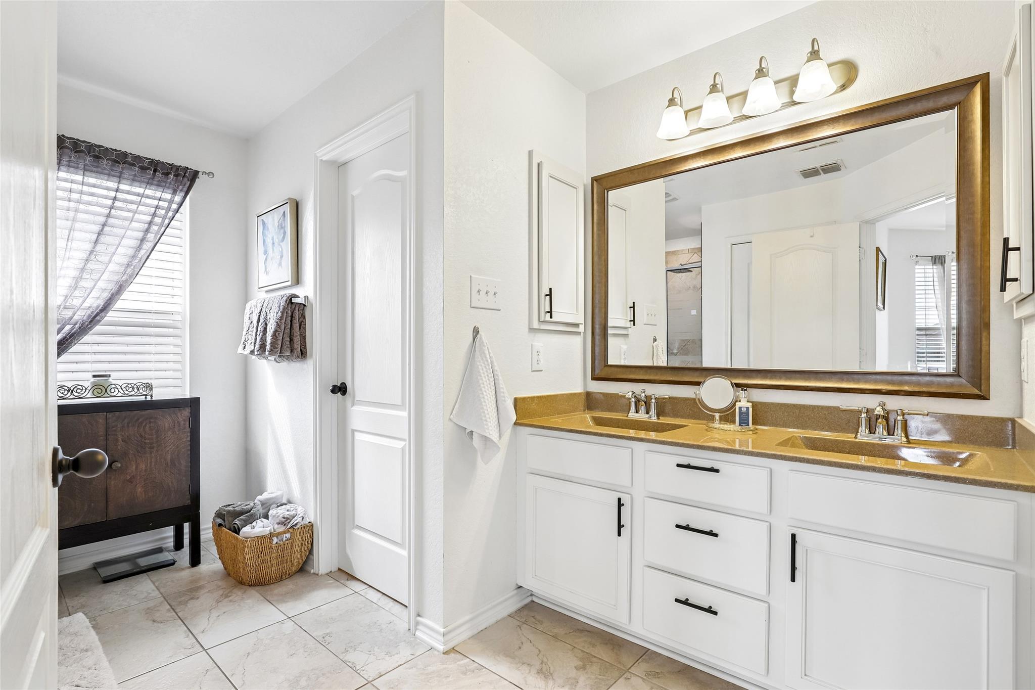 1908557 Property Photo 29