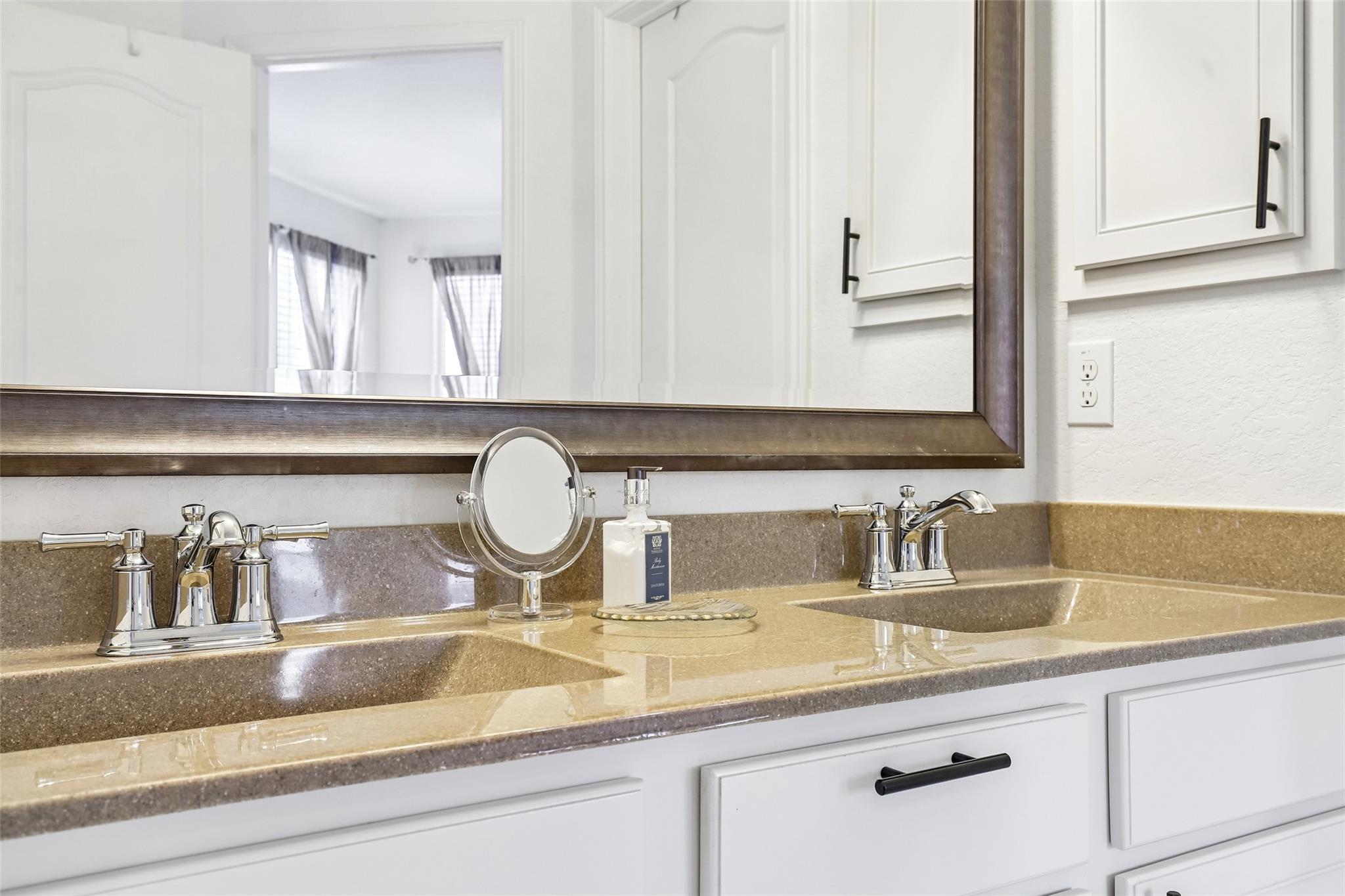 1908557 Property Photo 30