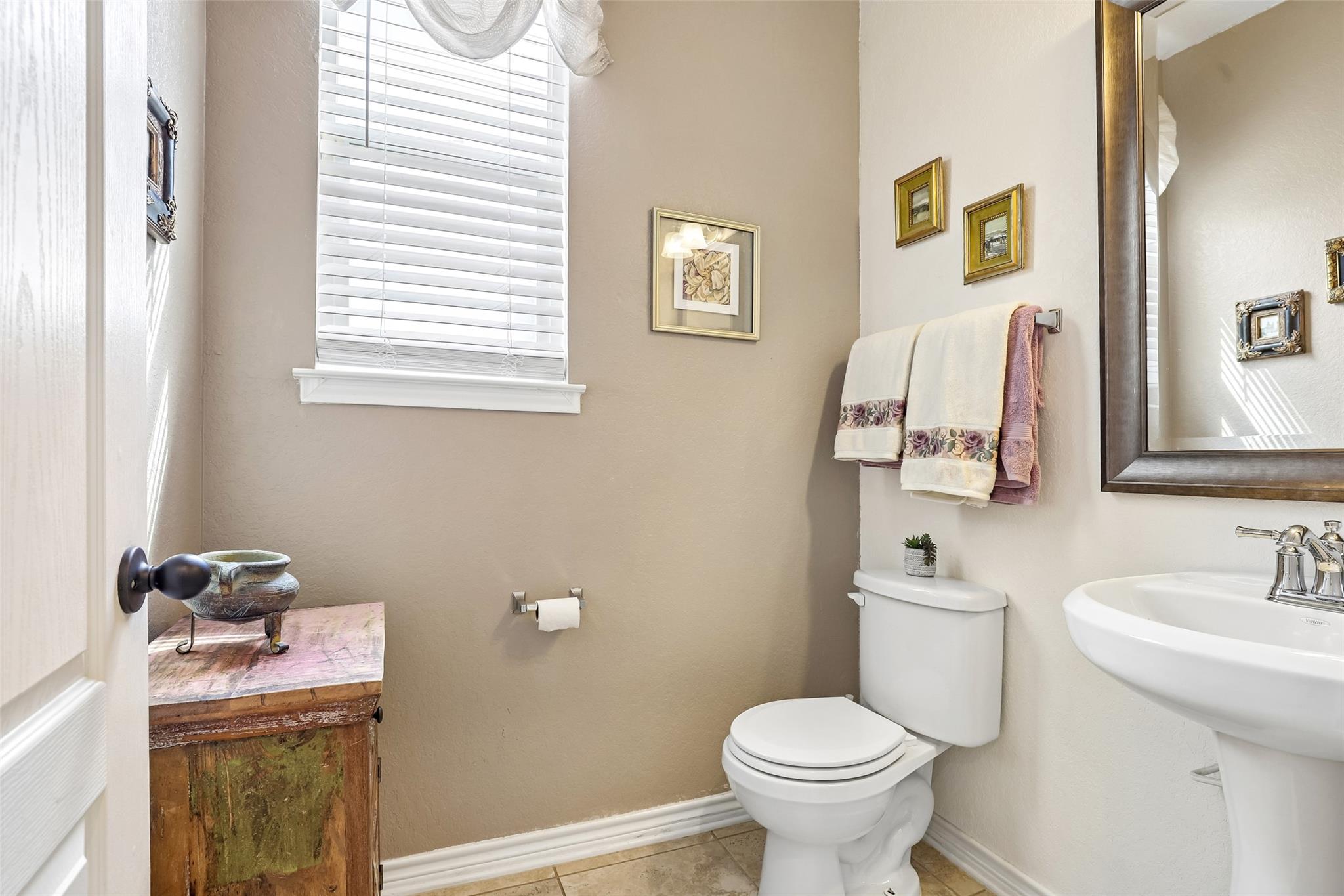 1908557 Property Photo 34