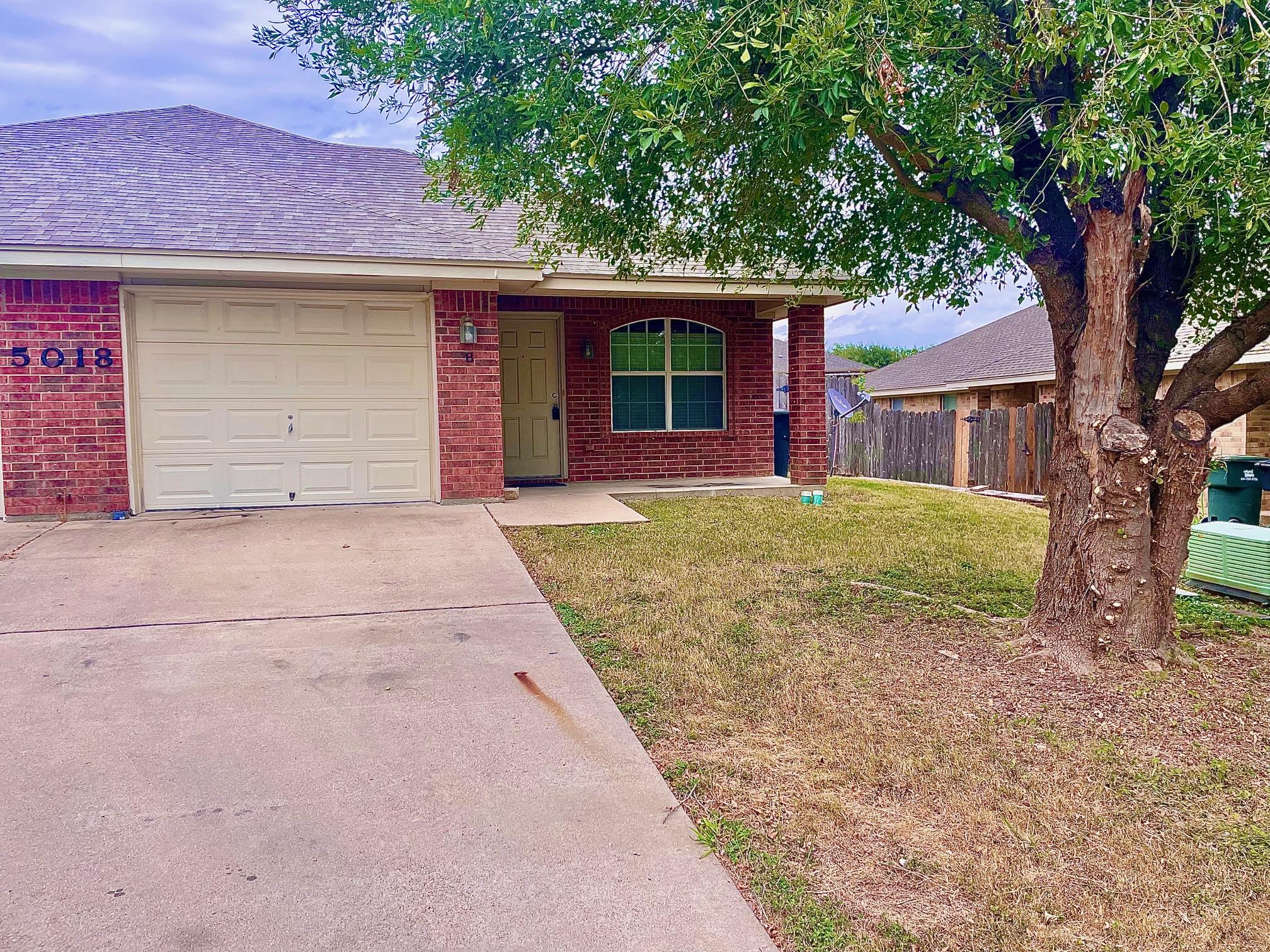 5018 205 Loop #b Property Photo 1