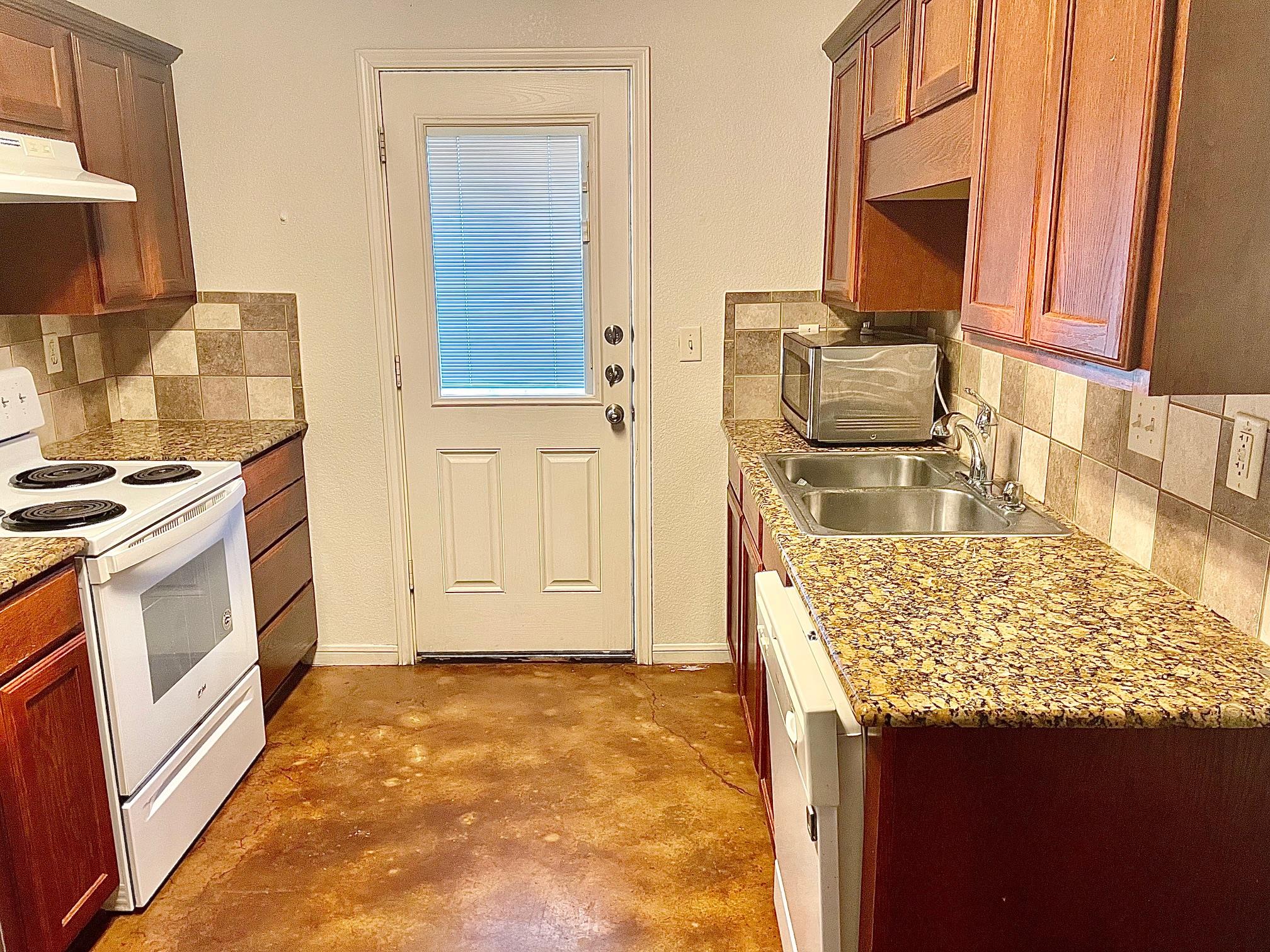 5018 205 Loop #b Property Photo 3