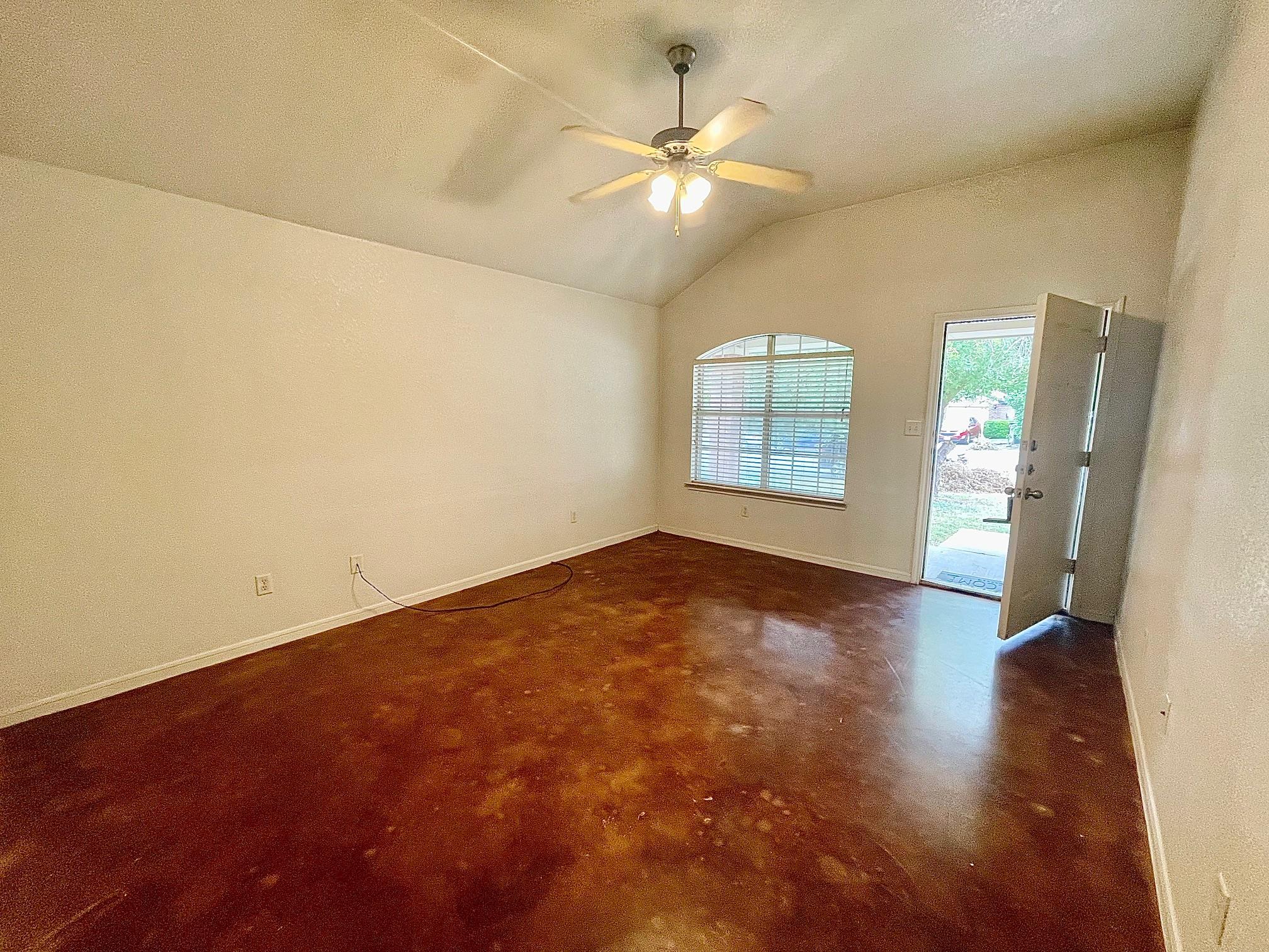 5018 205 Loop #b Property Photo 4