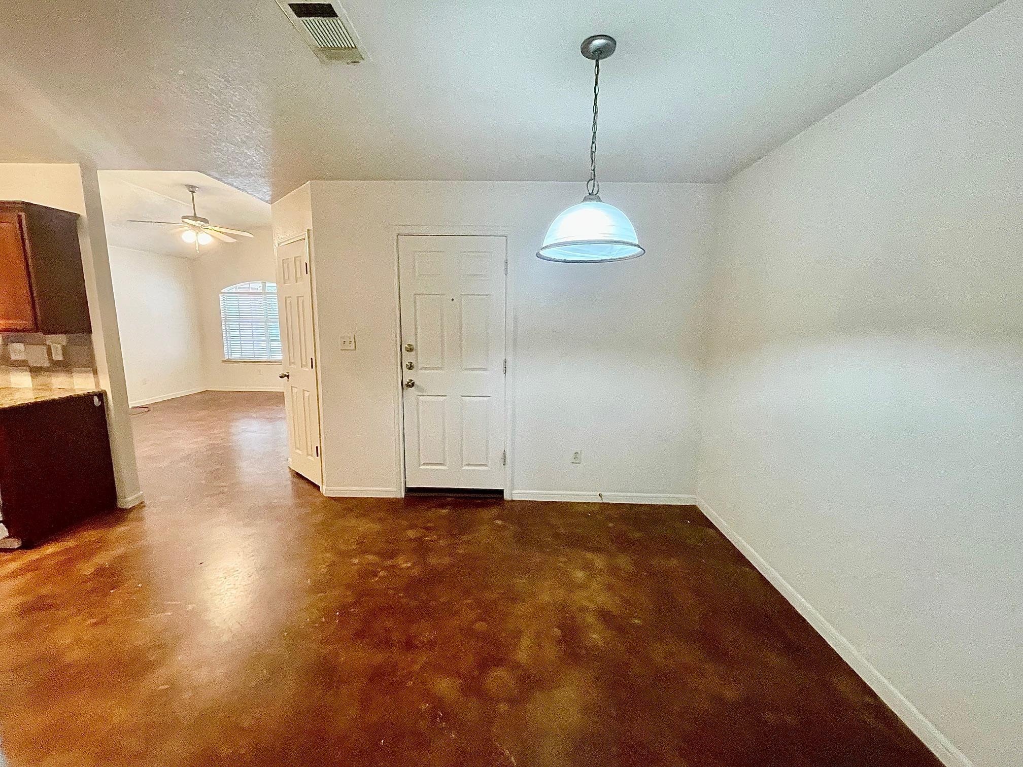 5018 205 Loop #b Property Photo 6