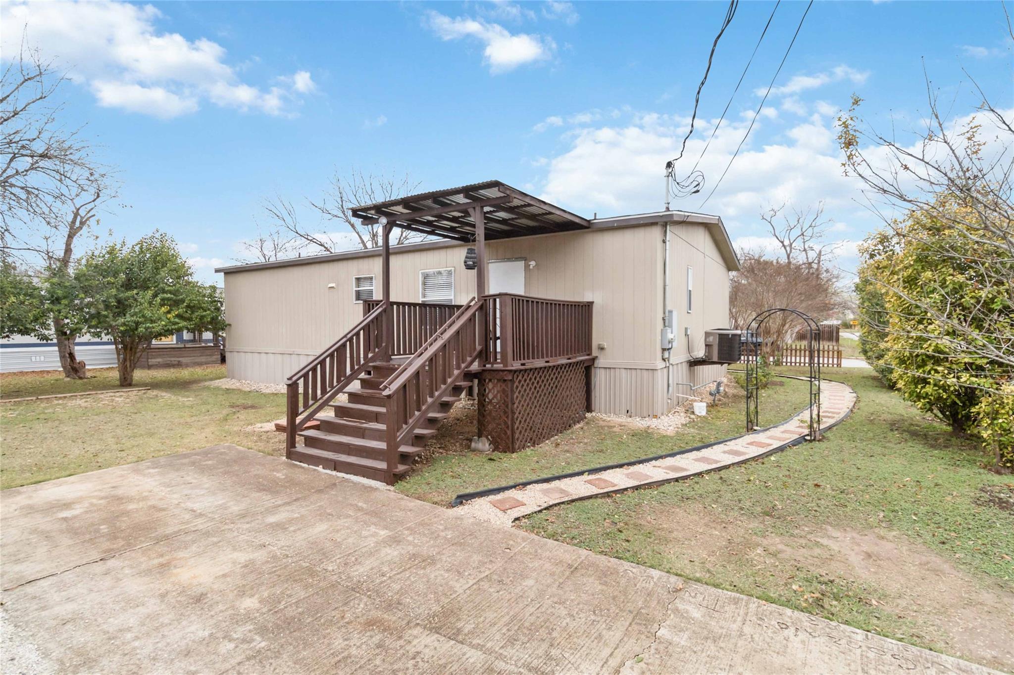 1401 Harper Dr Property Photo 3