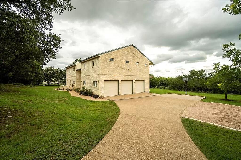 4804 Eck Ln Property Photo 5