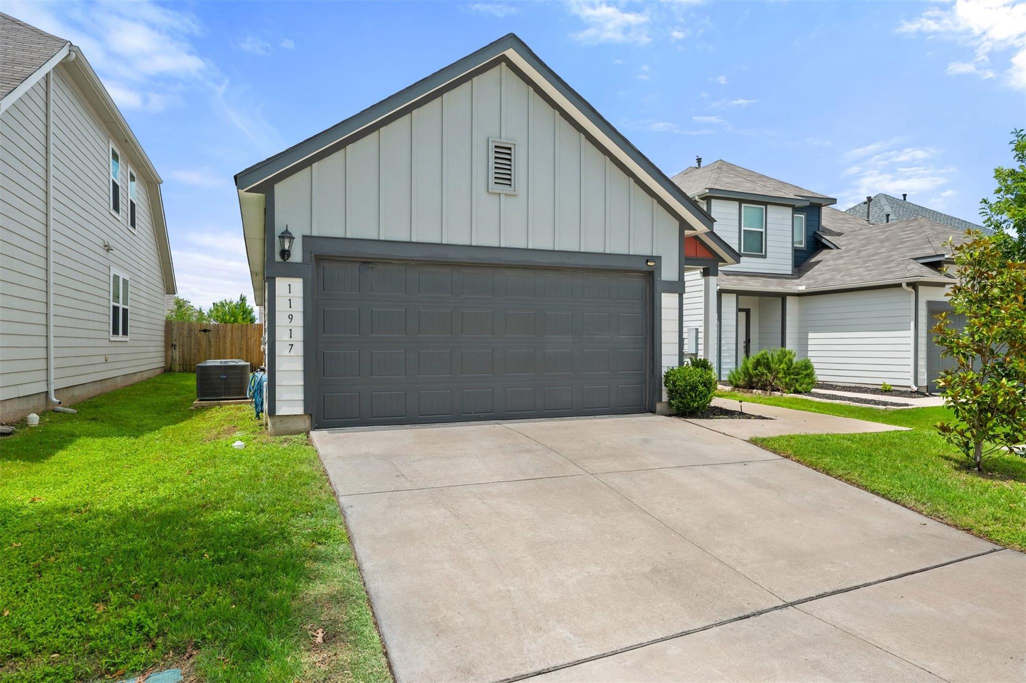 11917 Cimaizon Dr Property Photo 3