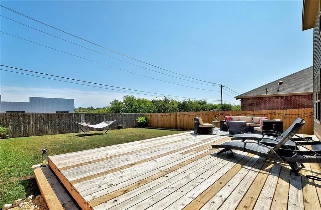 514 Travertine Trl Property Photo 3