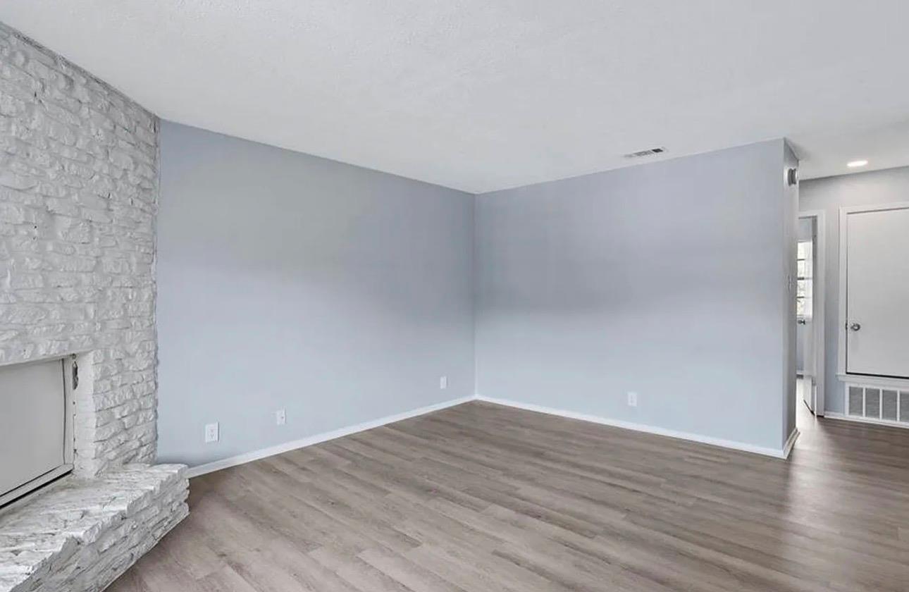 302 Hedgewood Dr Property Photo 4