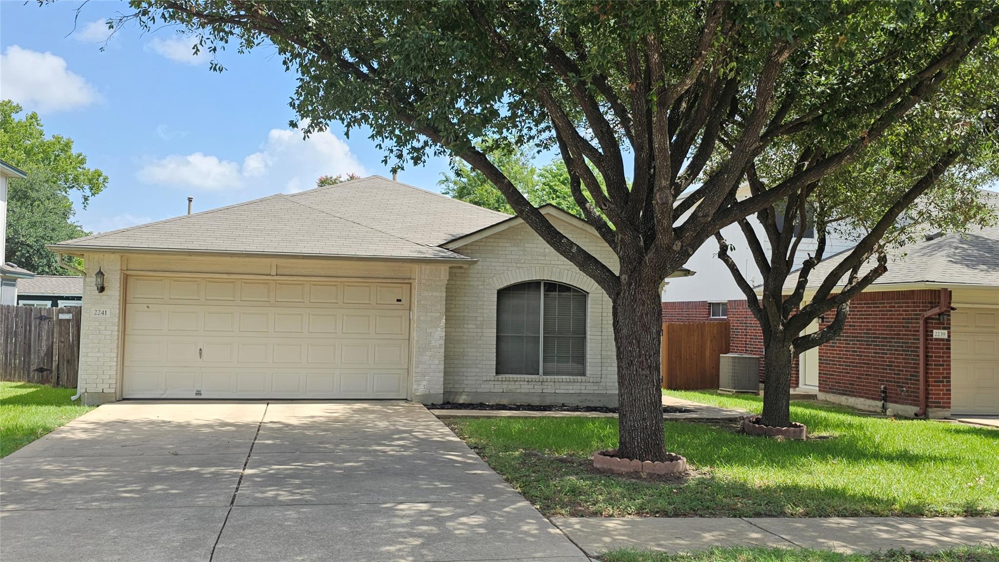 2241 Ada Ln Property Photo 1