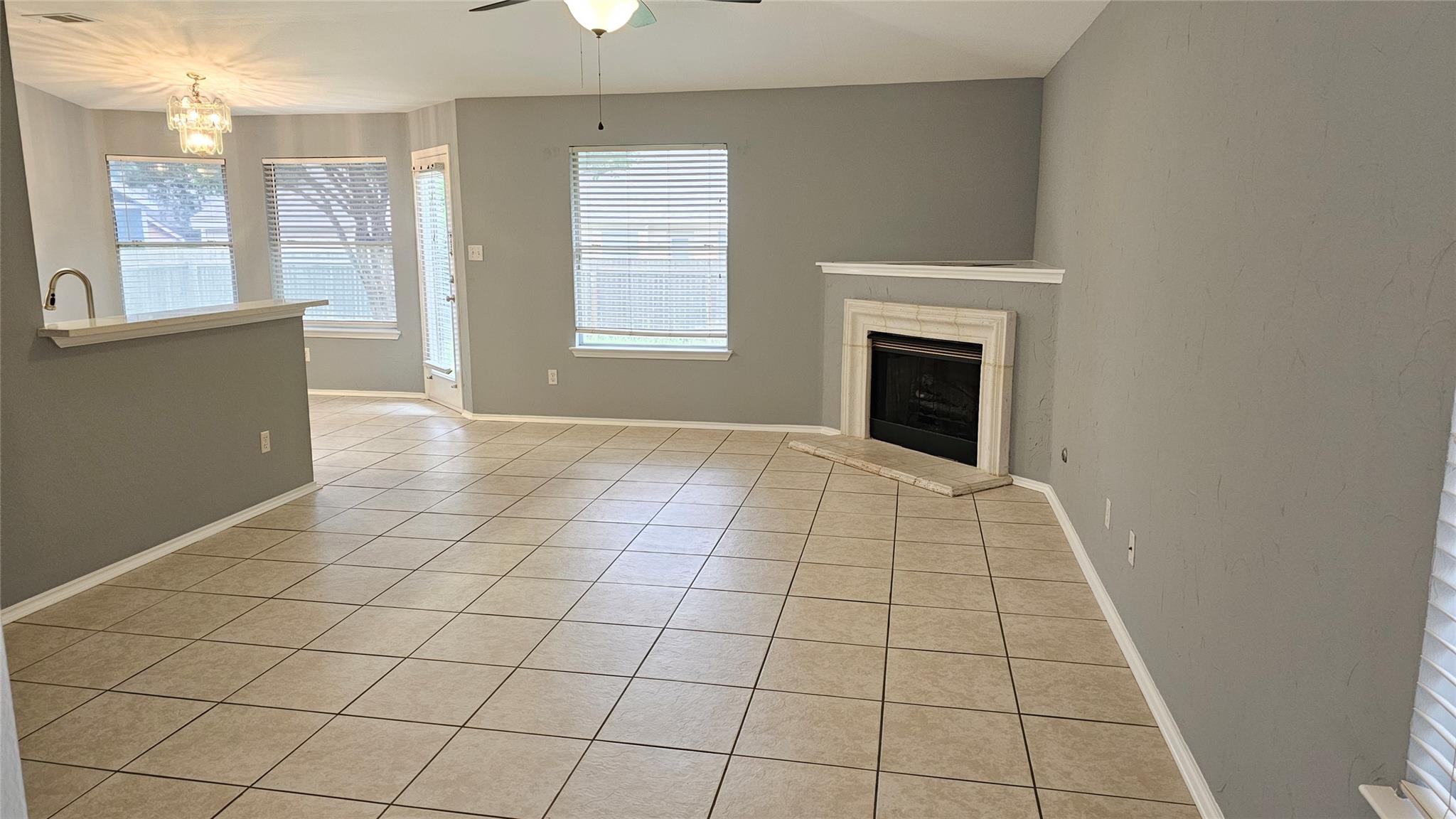 2241 Ada Ln Property Photo 3