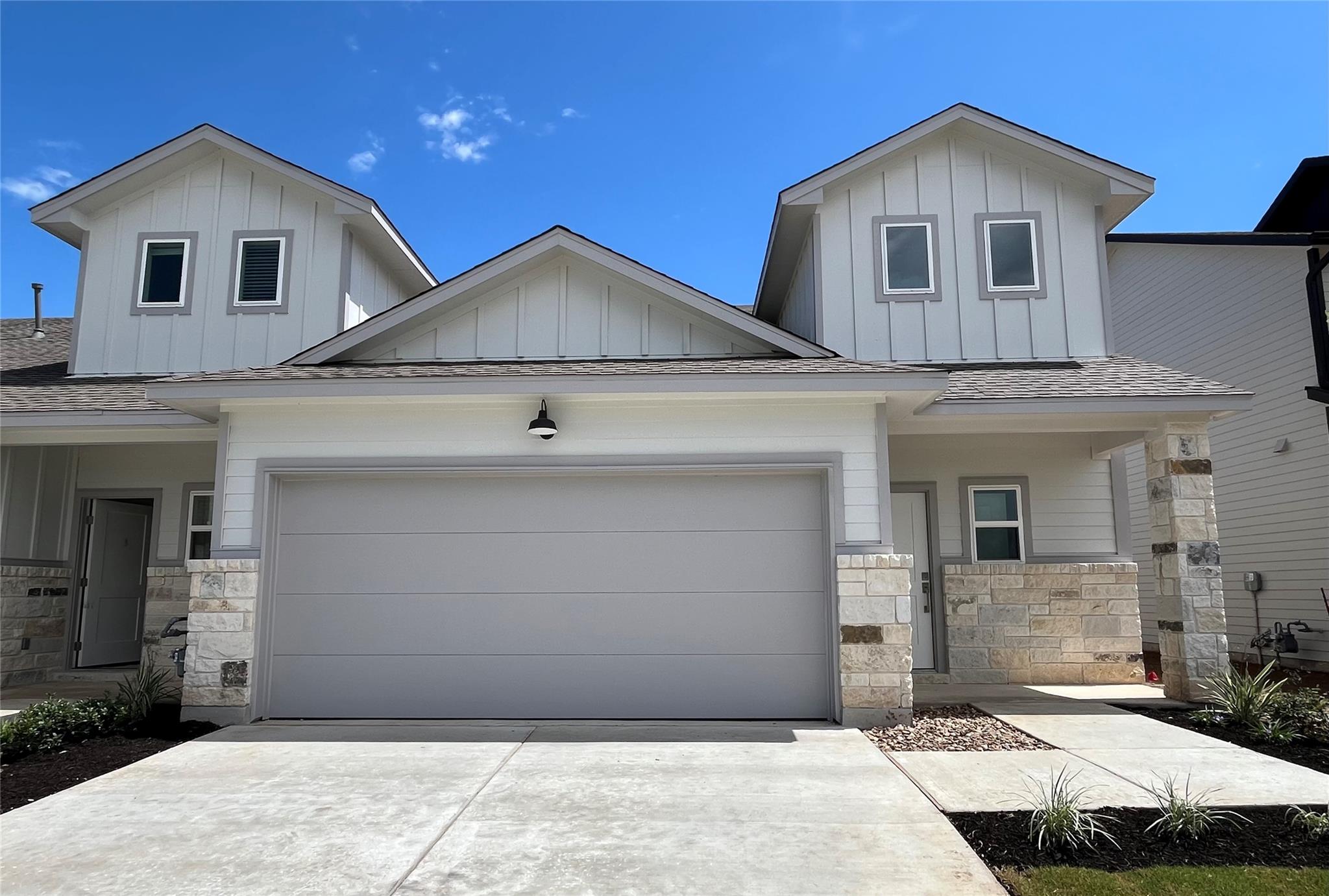 8517 Wellspring LOOP Property Photo 1