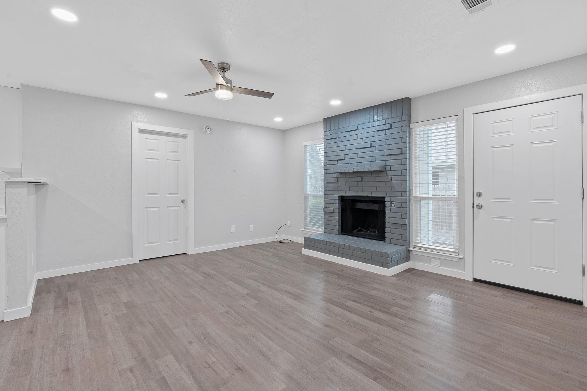 16131 Stoneham Cir Property Photo 3