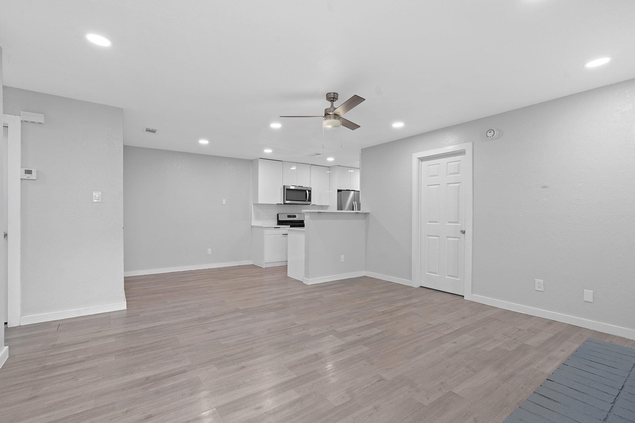 16131 Stoneham Cir Property Photo 4